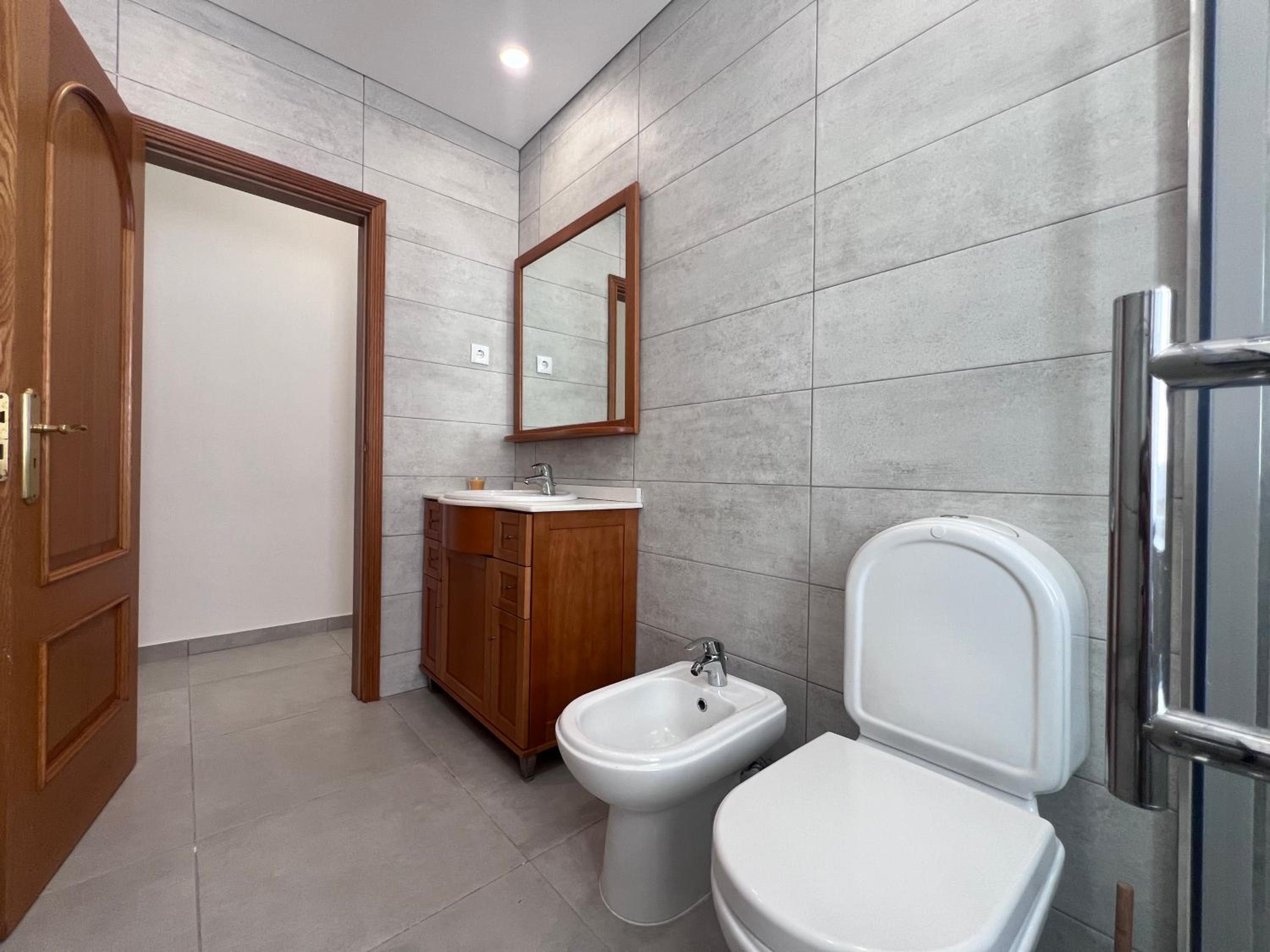 Queen Room With Shared Bathroom photo 3