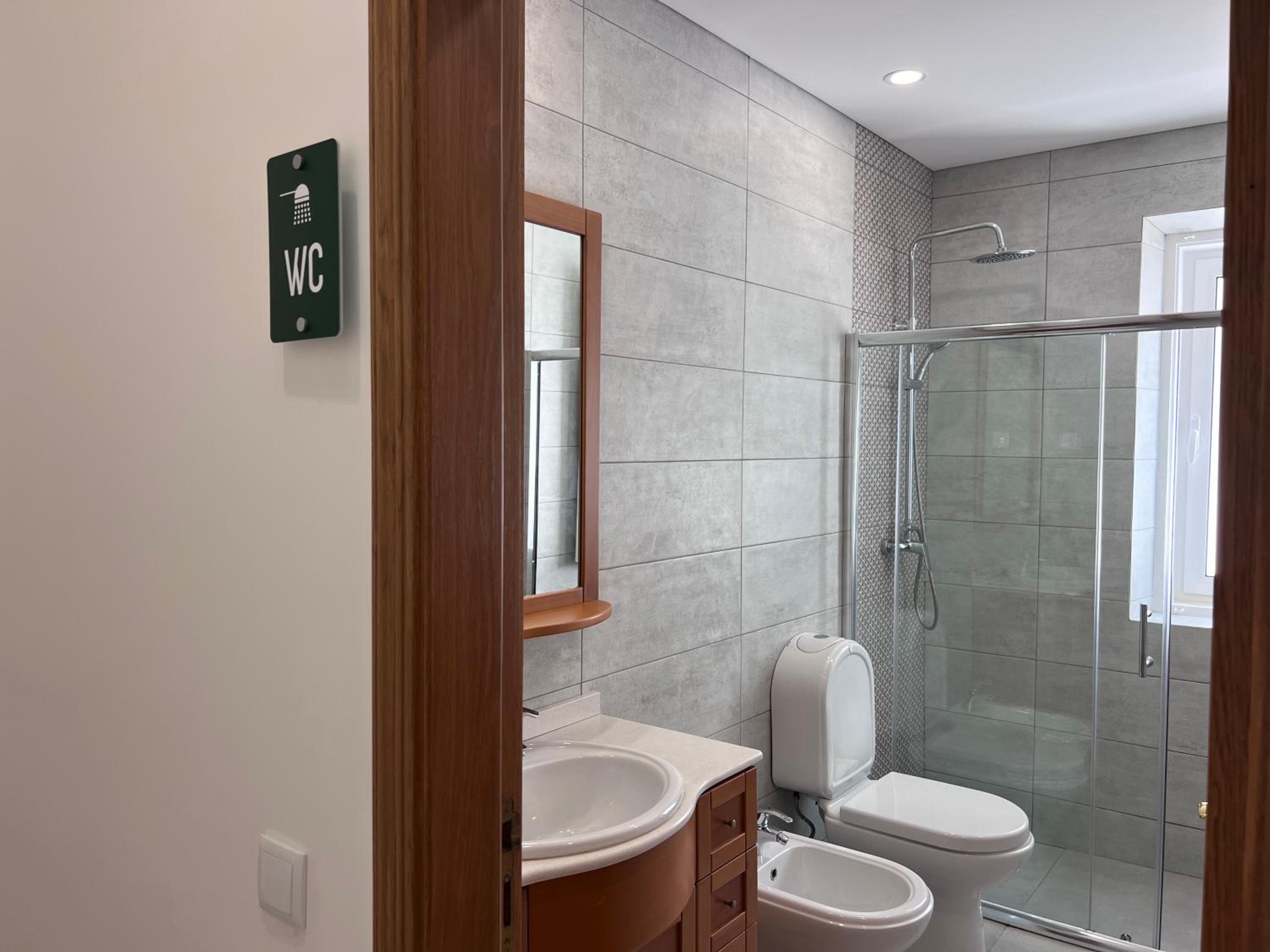 Queen Room With Shared Bathroom photo 2
