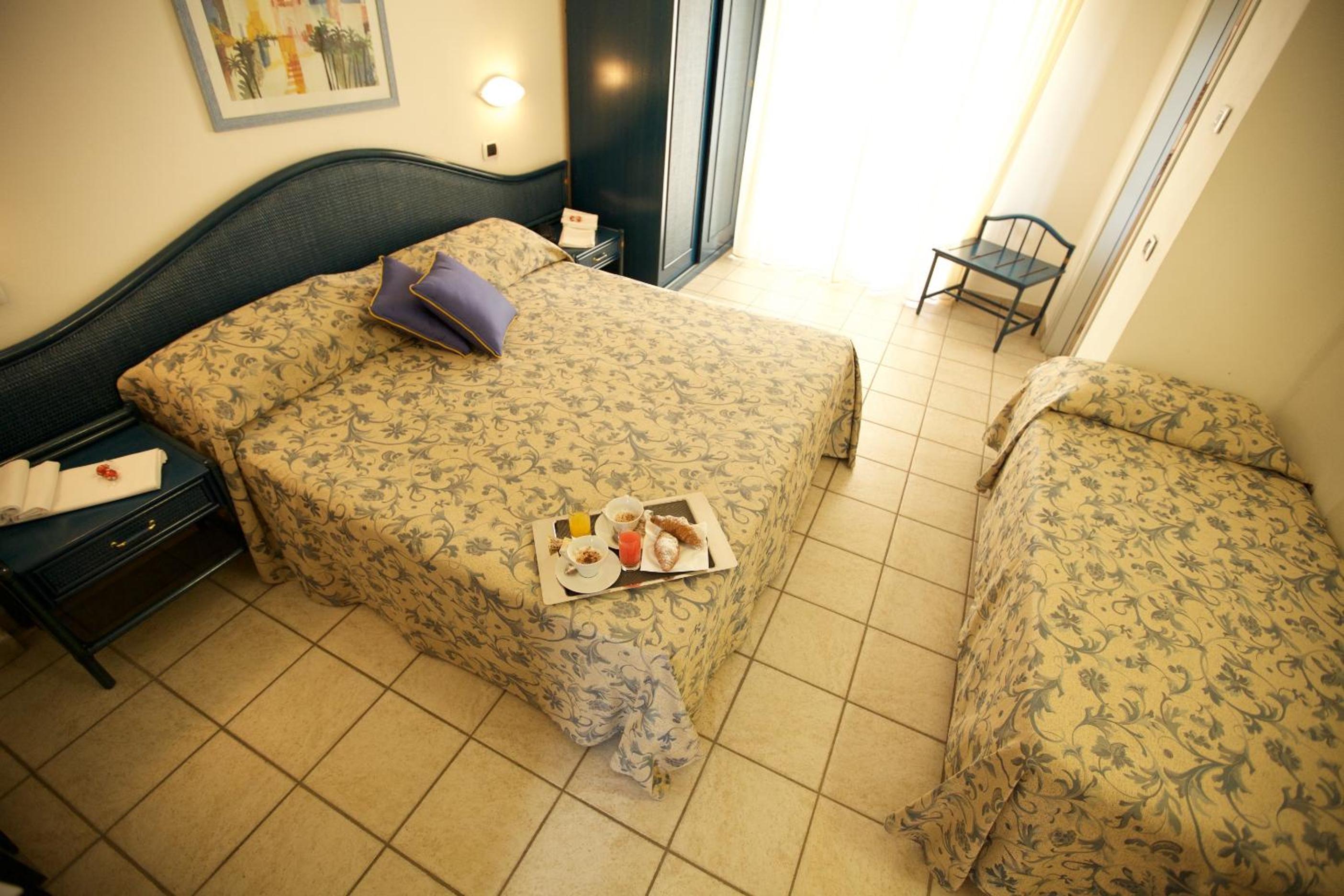 Standard Triple Room - Photo 1