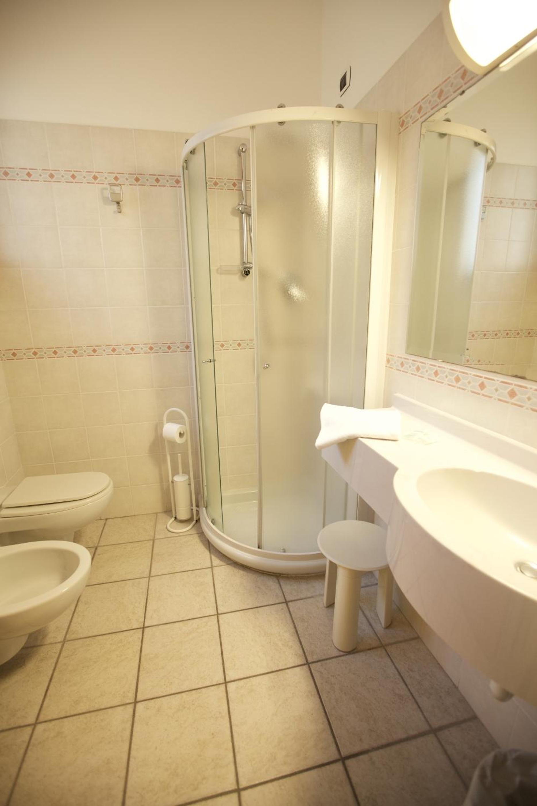 Standard Double Room - Photo 4