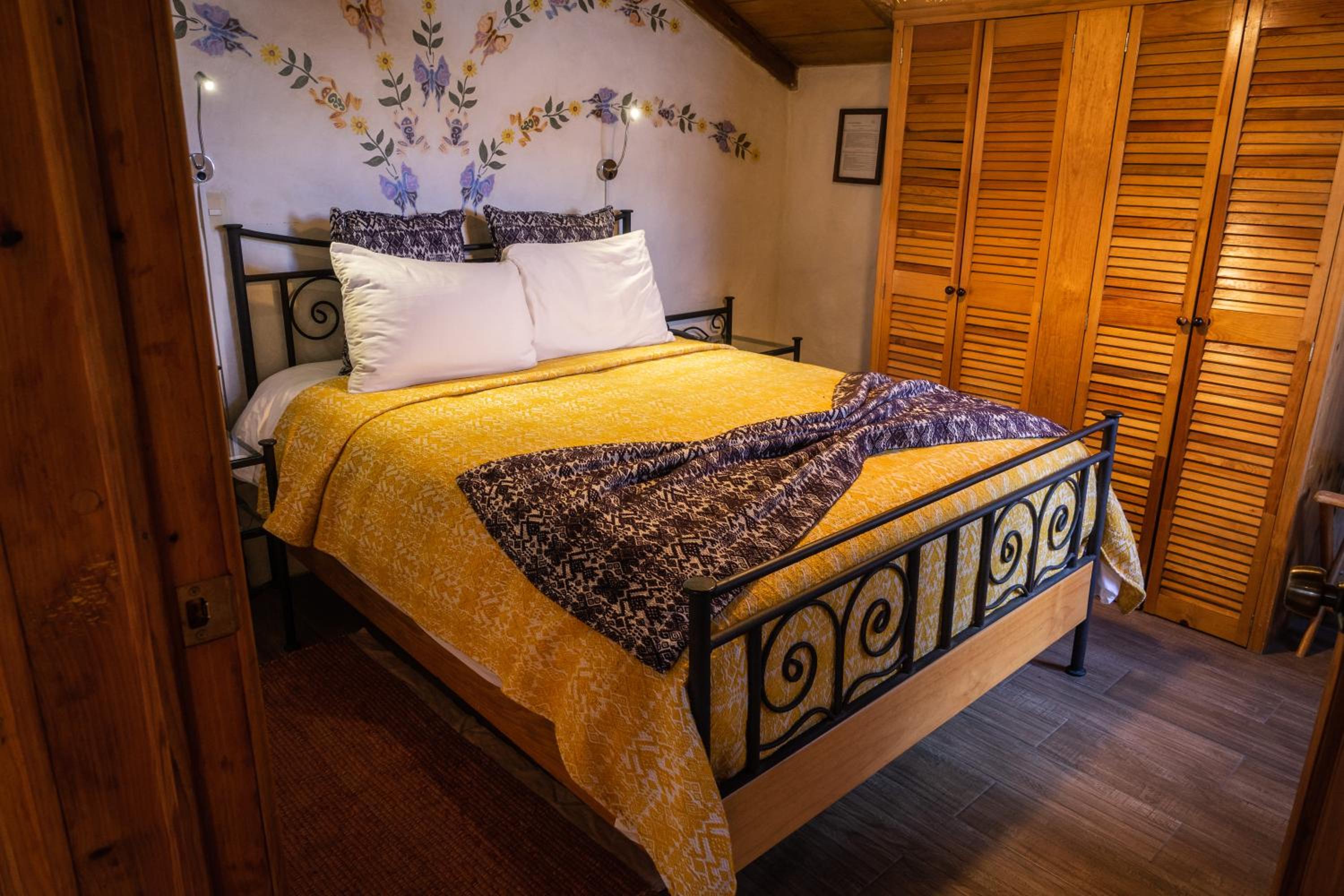 Deluxe Queen Room - Photo 1