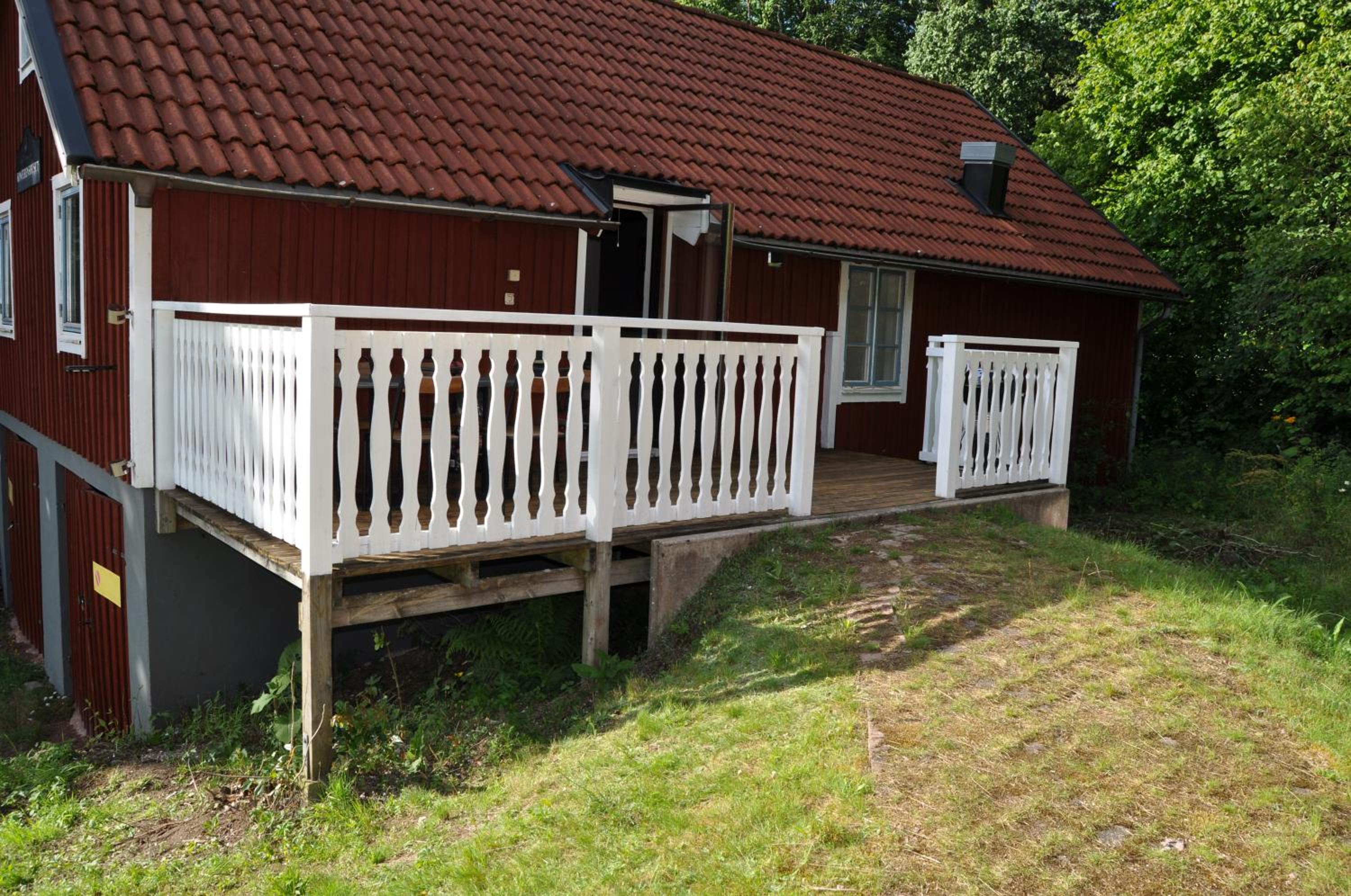 Two-Bedroom House photo 2