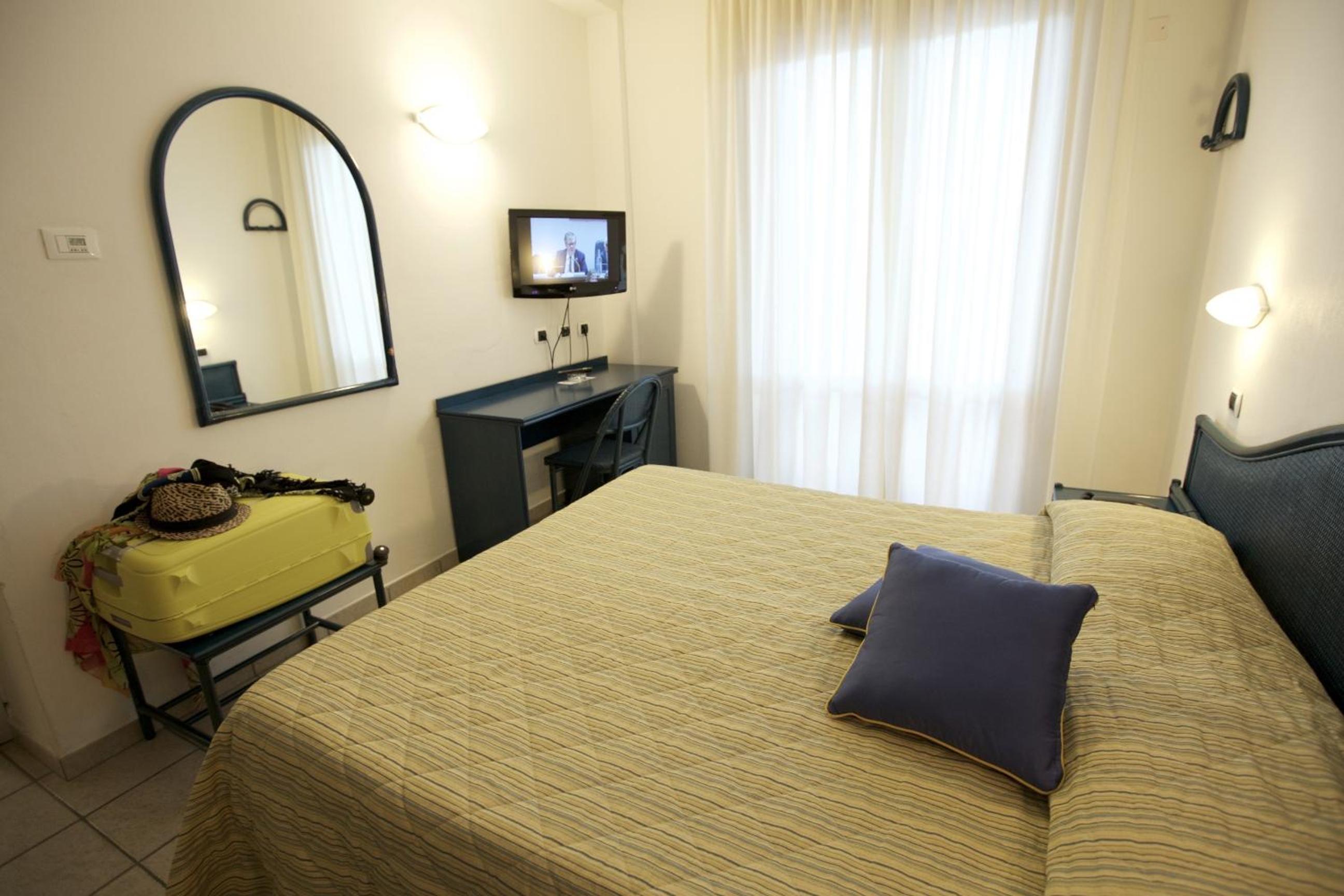 Standard Double Room - Photo 6