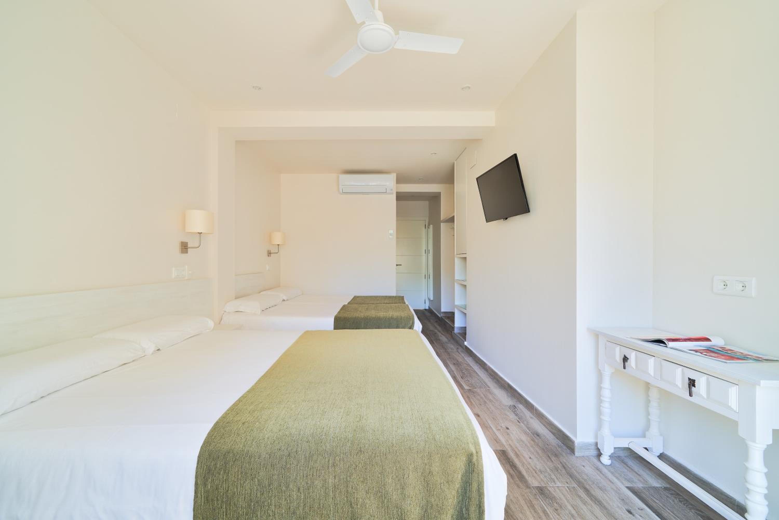 Quadruple Room with Terrace - Photo 8