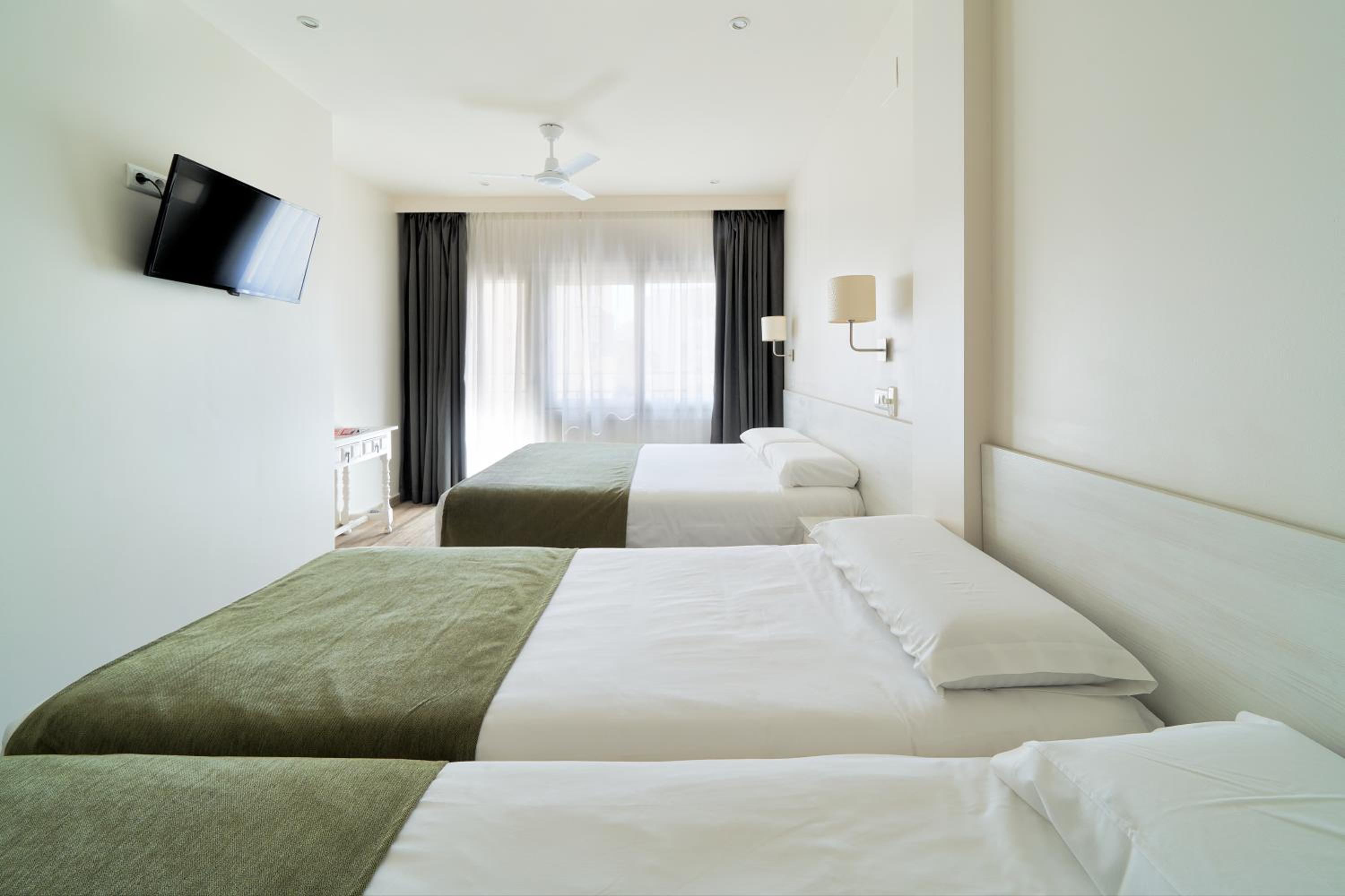 Quadruple Room with Terrace - Photo 4