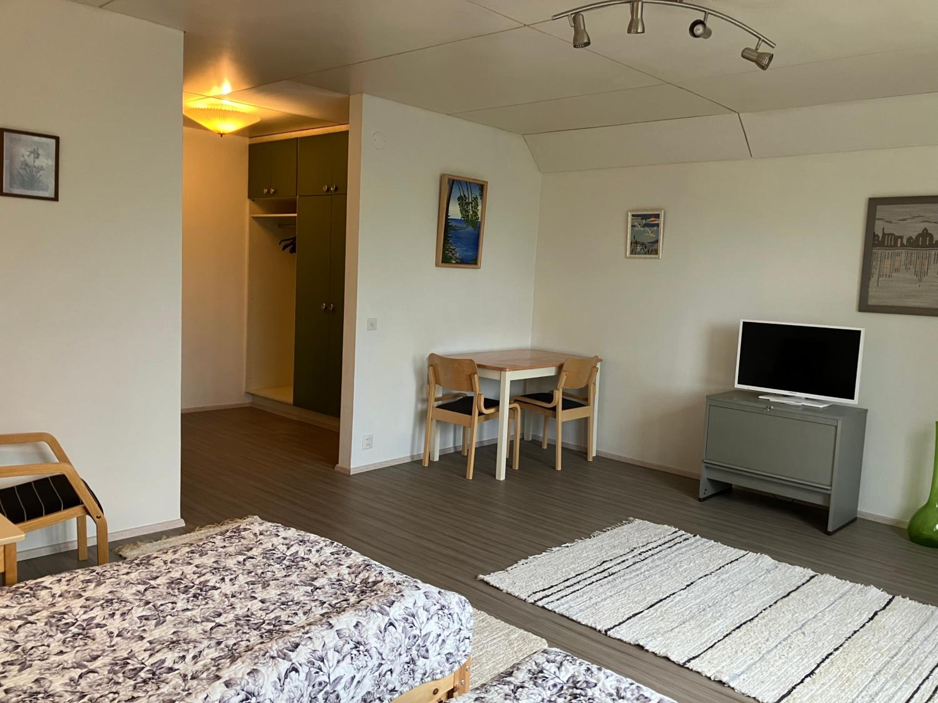 Apartment photo 2