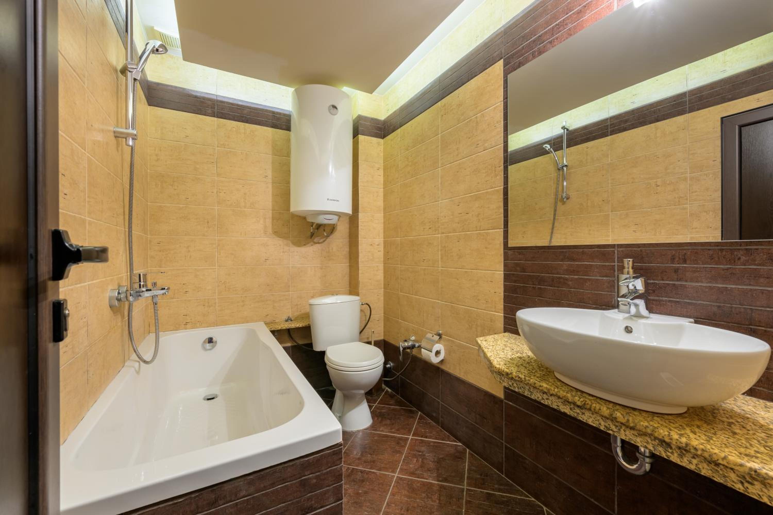 One-Bedroom Apartment with Balcony photo 2