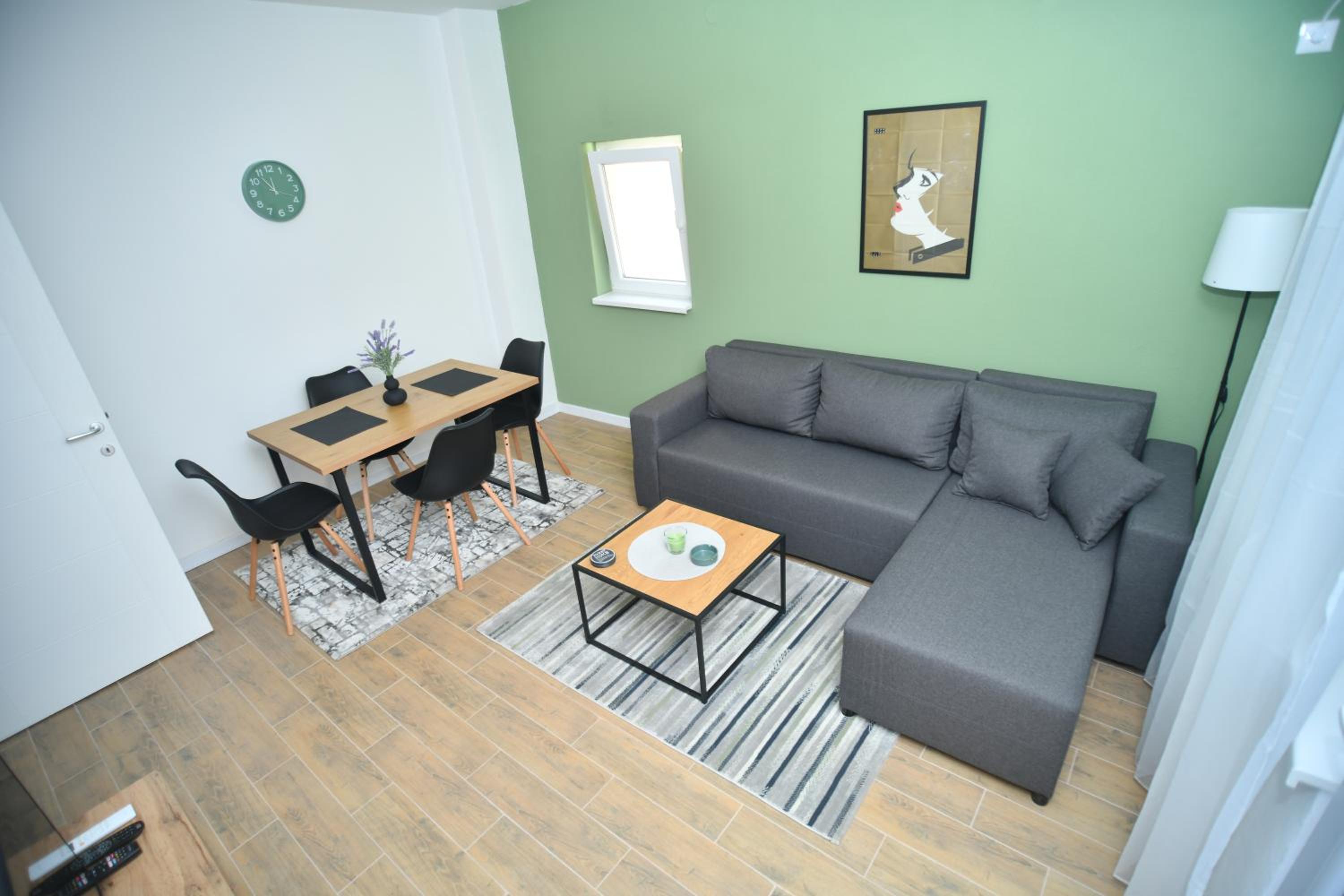 One-Bedroom Apartment photo 2