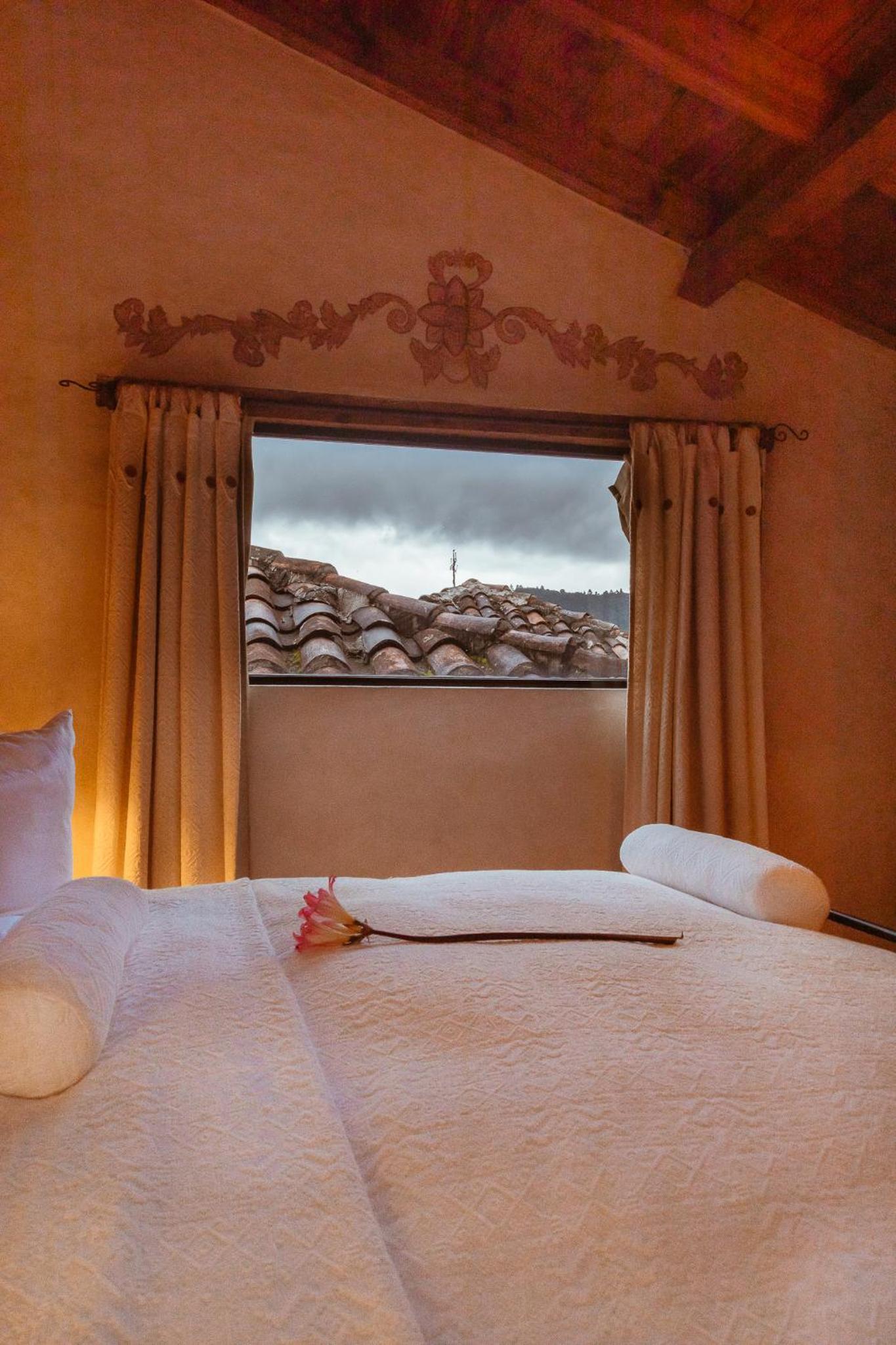 Deluxe King Room - Photo 9