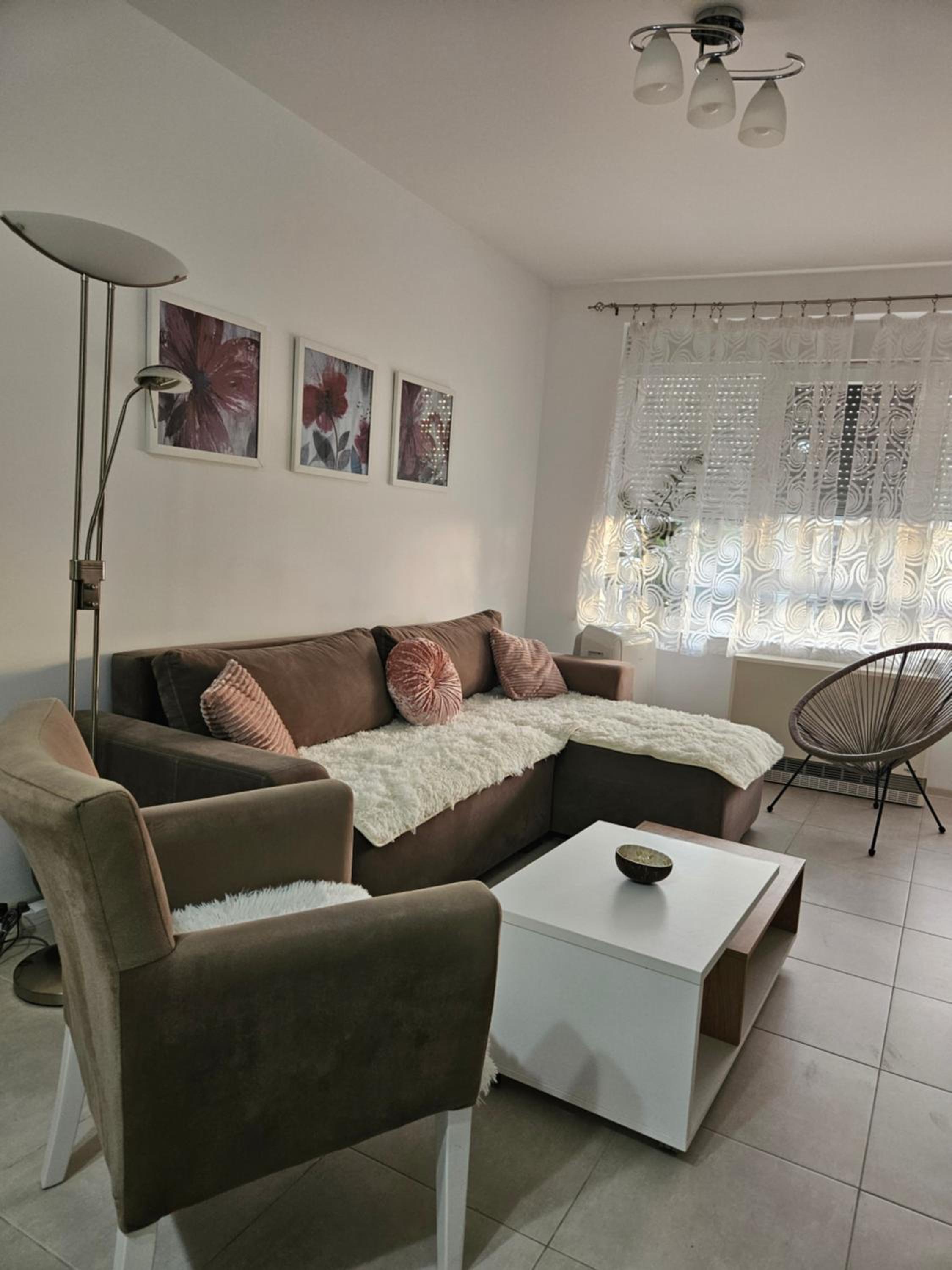 One-Bedroom Apartment photo 1