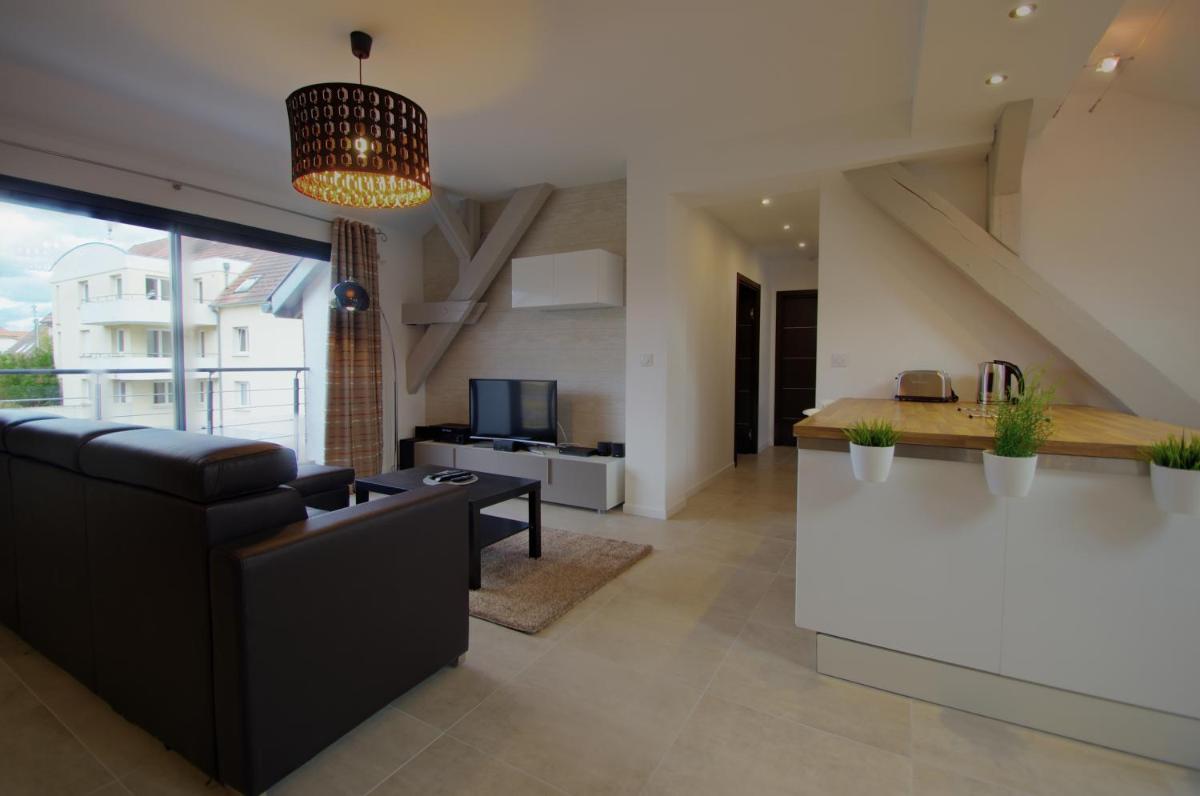 Apartment with Balcony photo 1