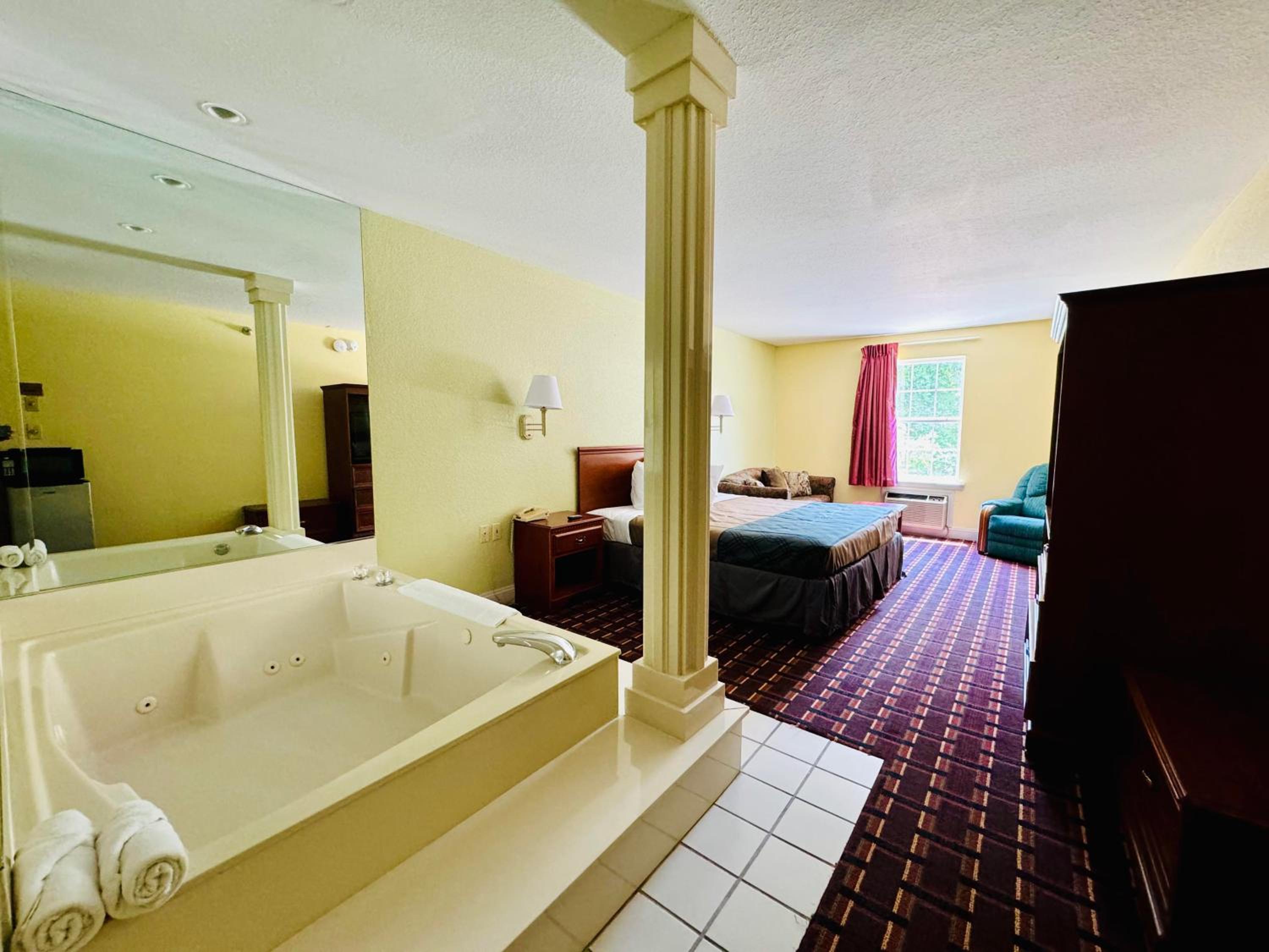 Deluxe King Suite photo 3