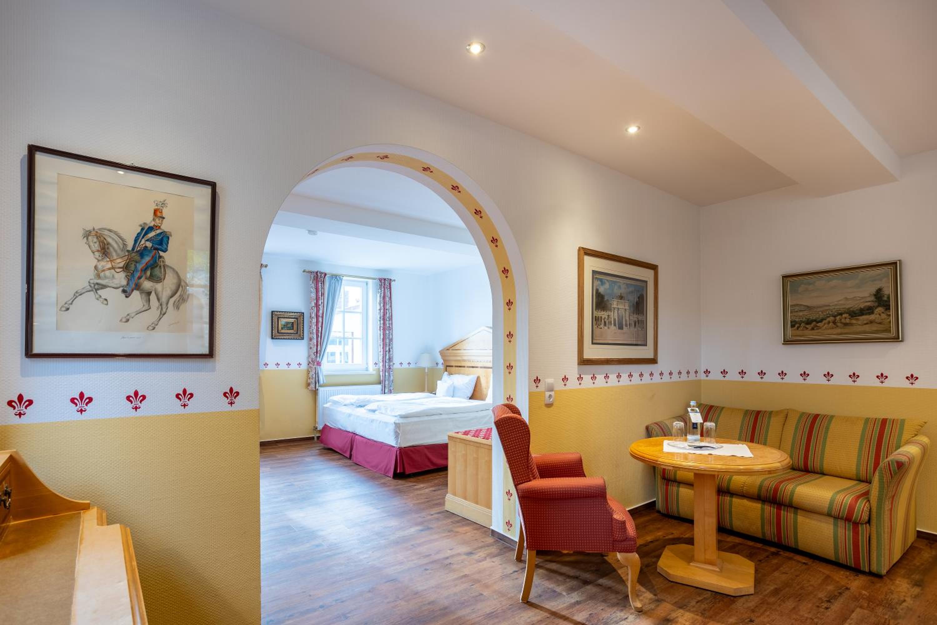 Standard Suite - Photo 2