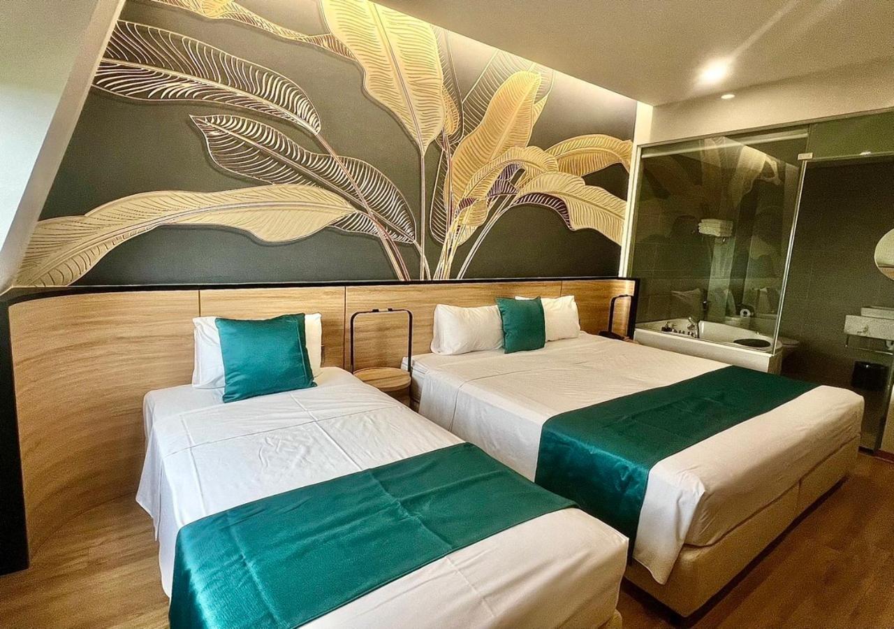 Deluxe Suite with Spa Bath photo 1