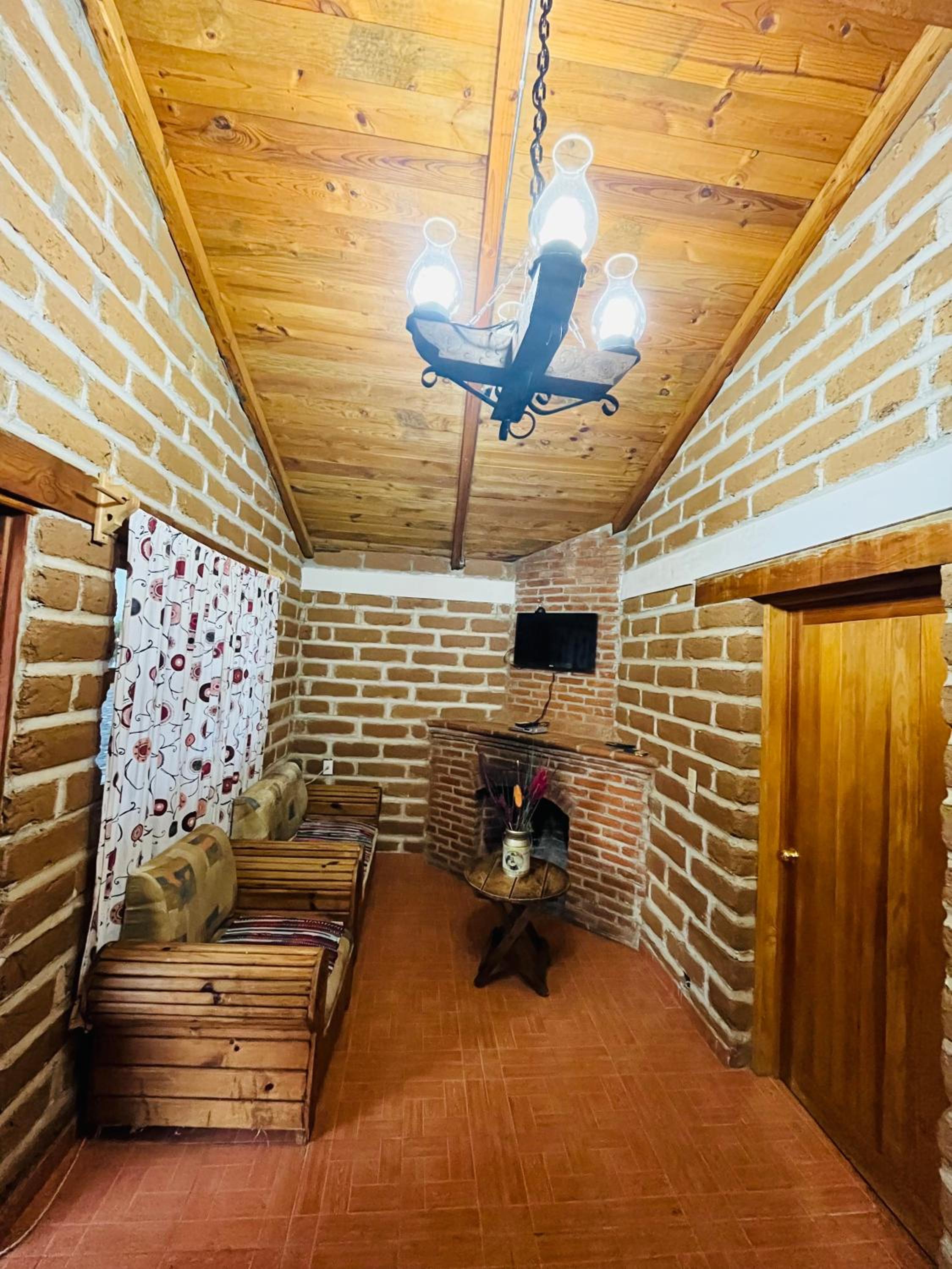 Twin Room - Photo 8