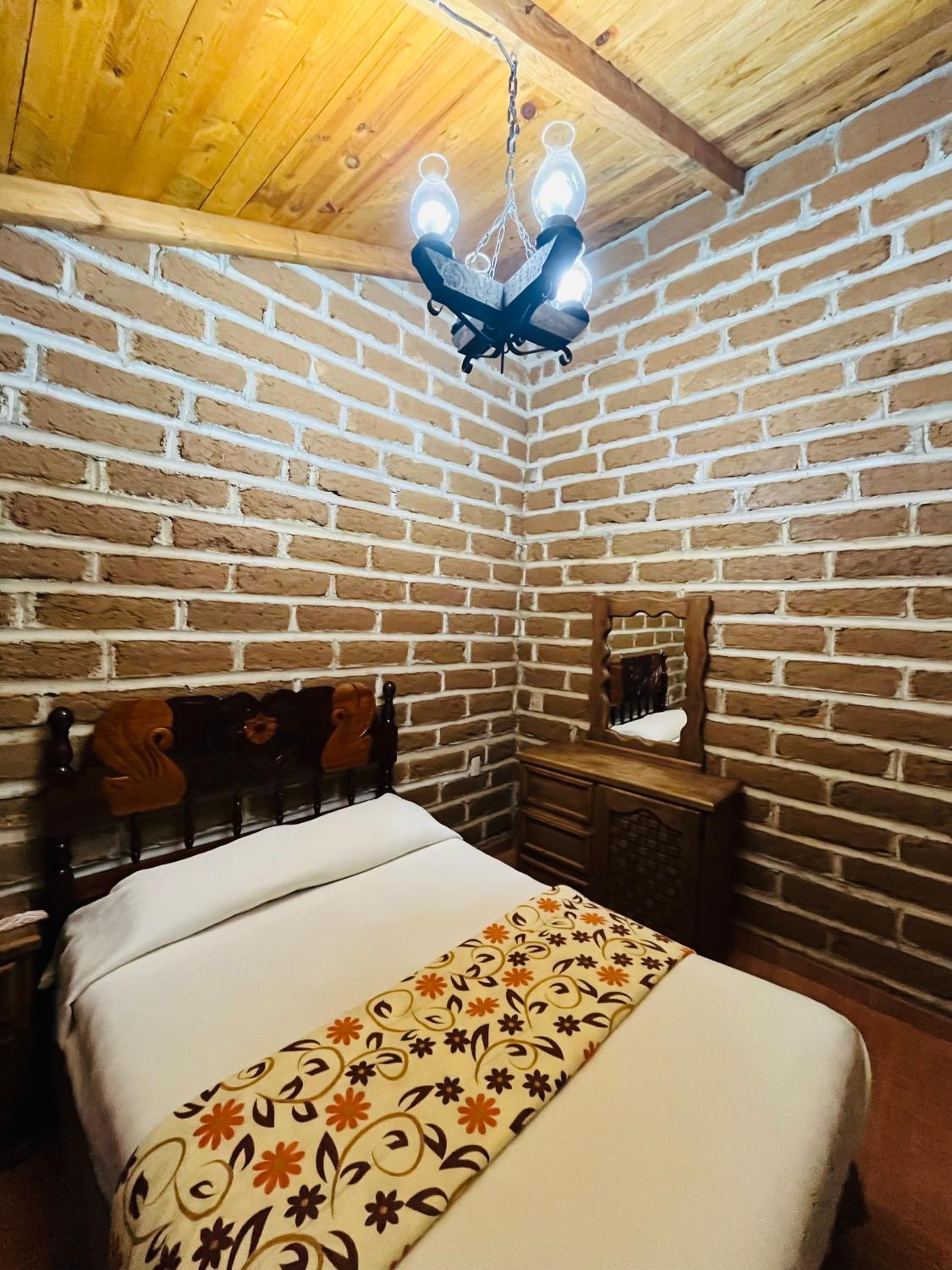 Twin Room - Photo 7