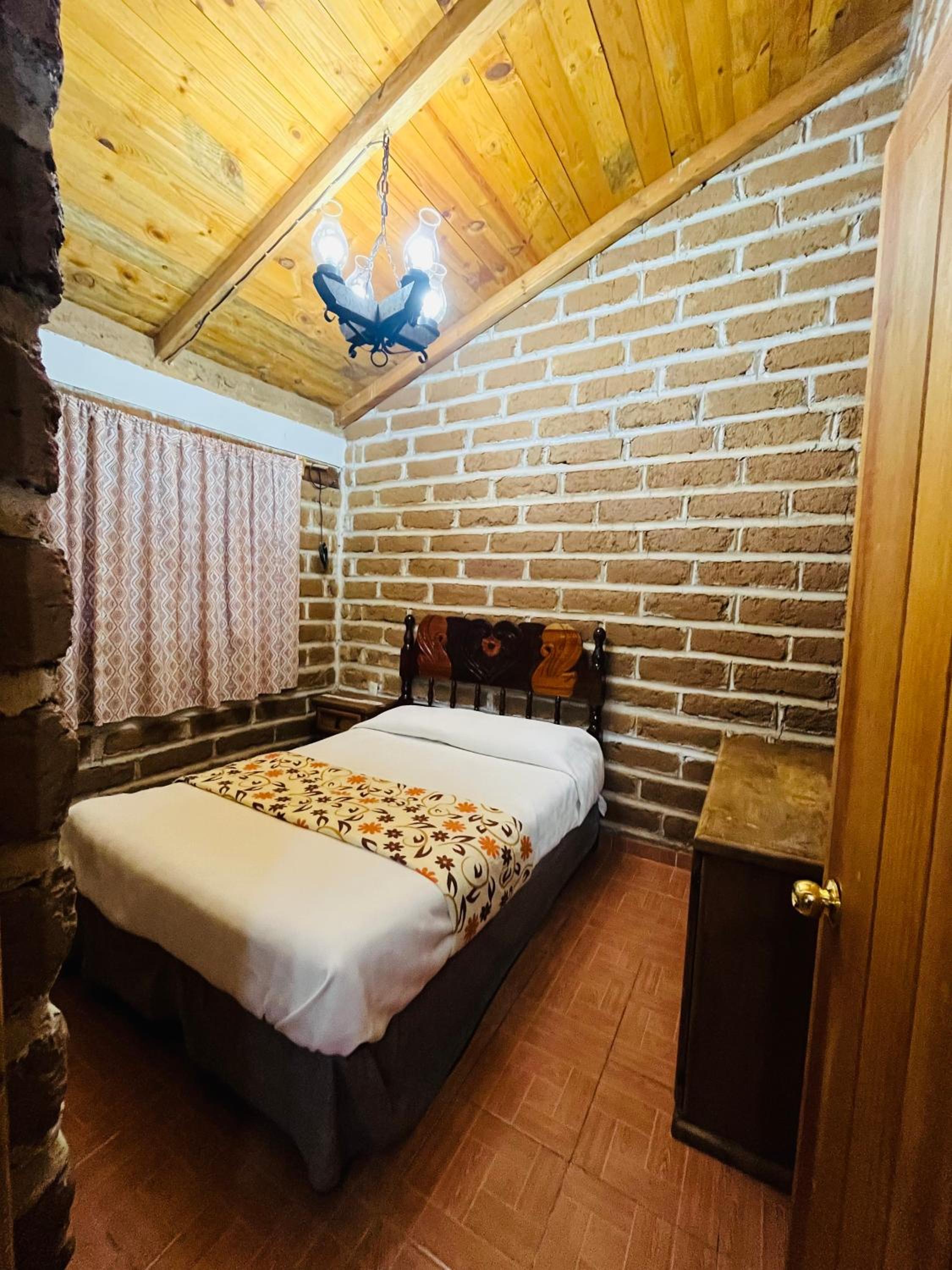 Twin Room - Photo 6