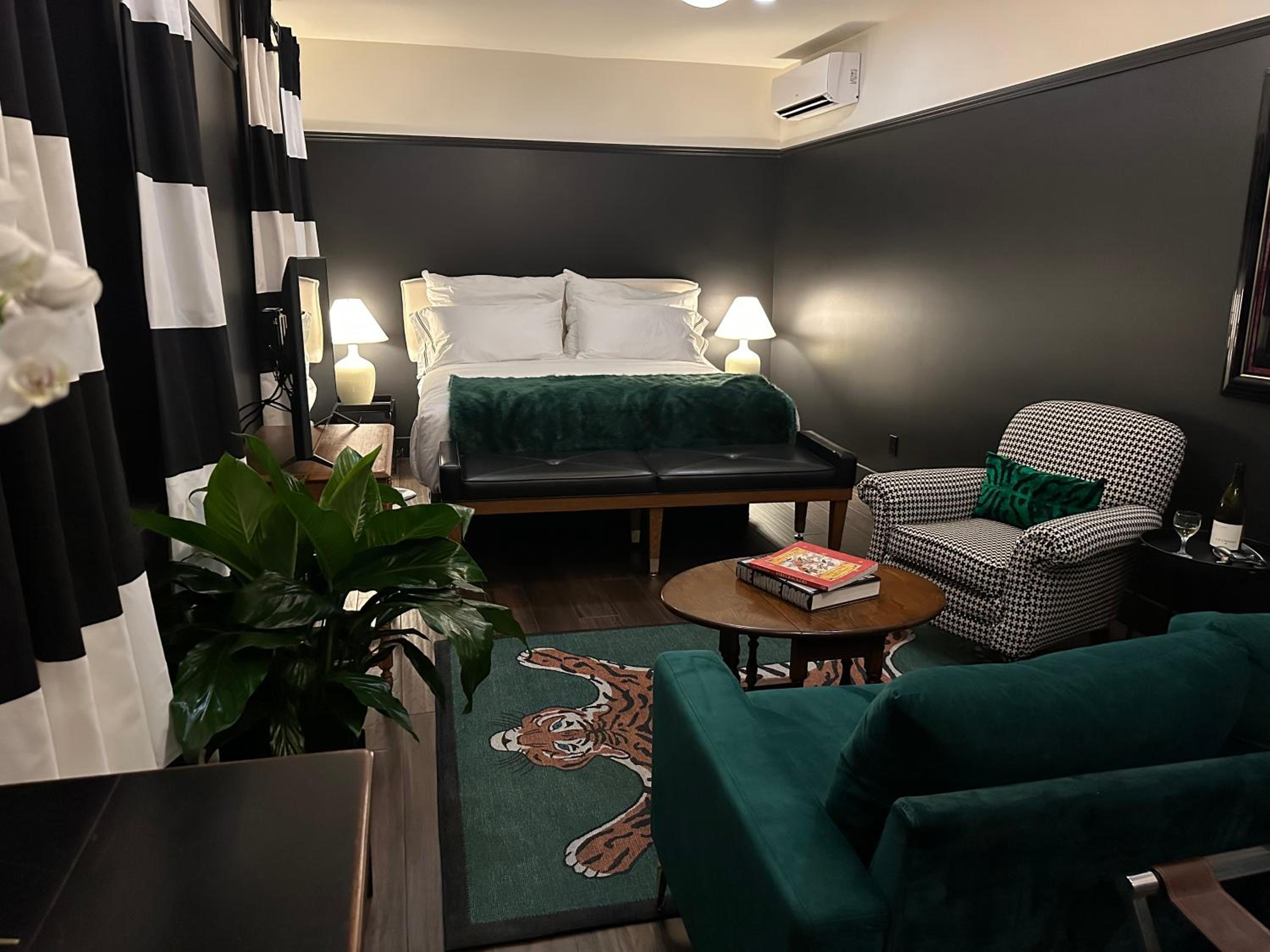 Deluxe Junior Suite photo 2