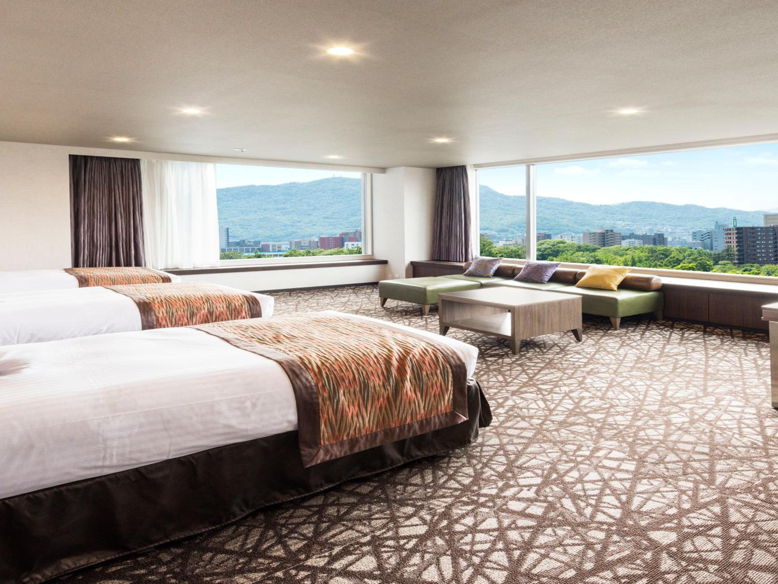 Grand Deluxe Family Room - Non-Smoking - Photo 3