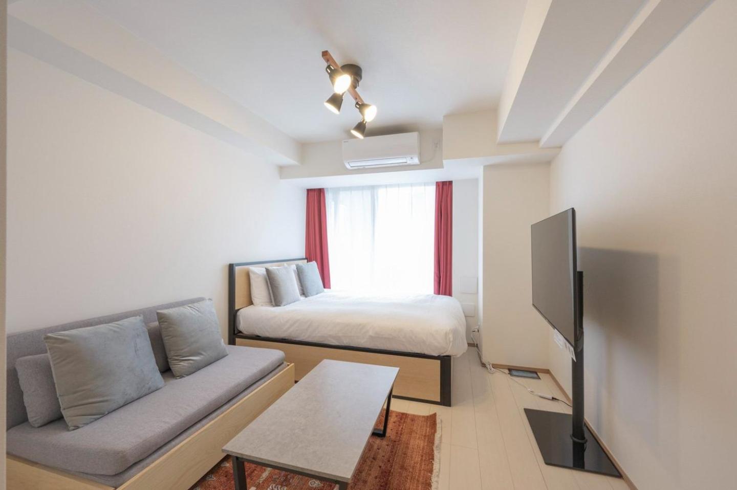 One-Bedroom Apartment photo 1