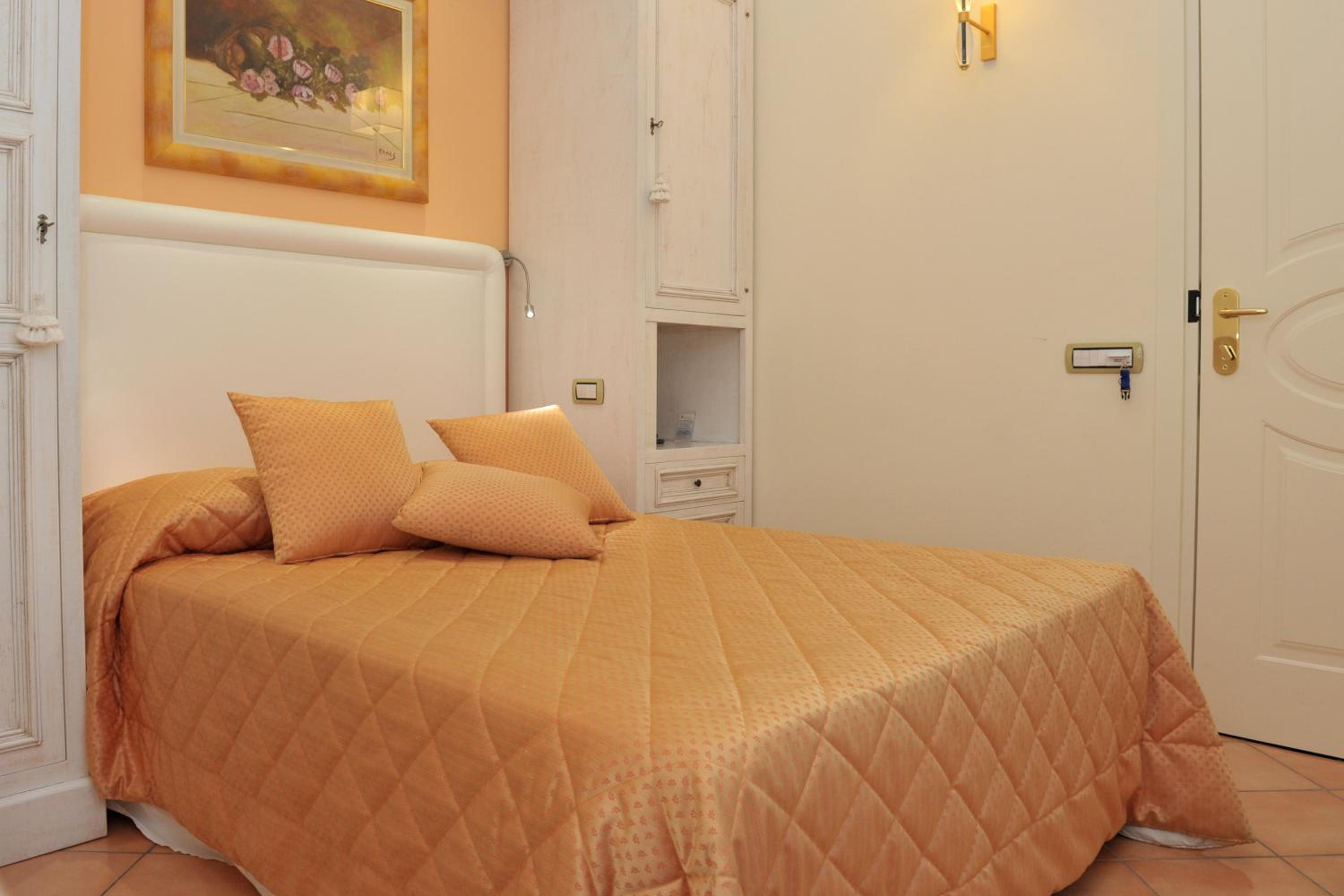 Economy Double Room - Photo 3