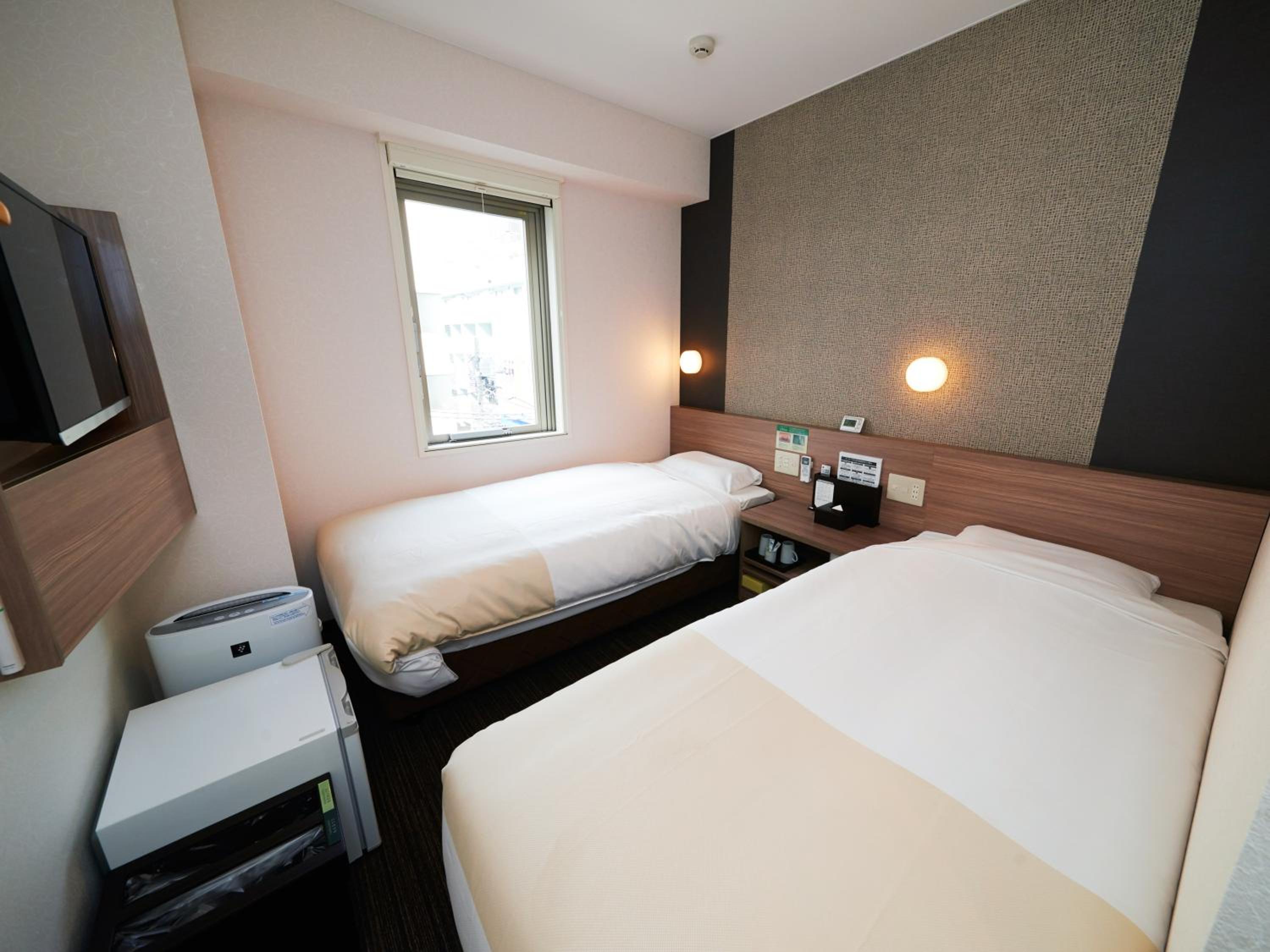 Twin Room - Non-Smoking photo 1