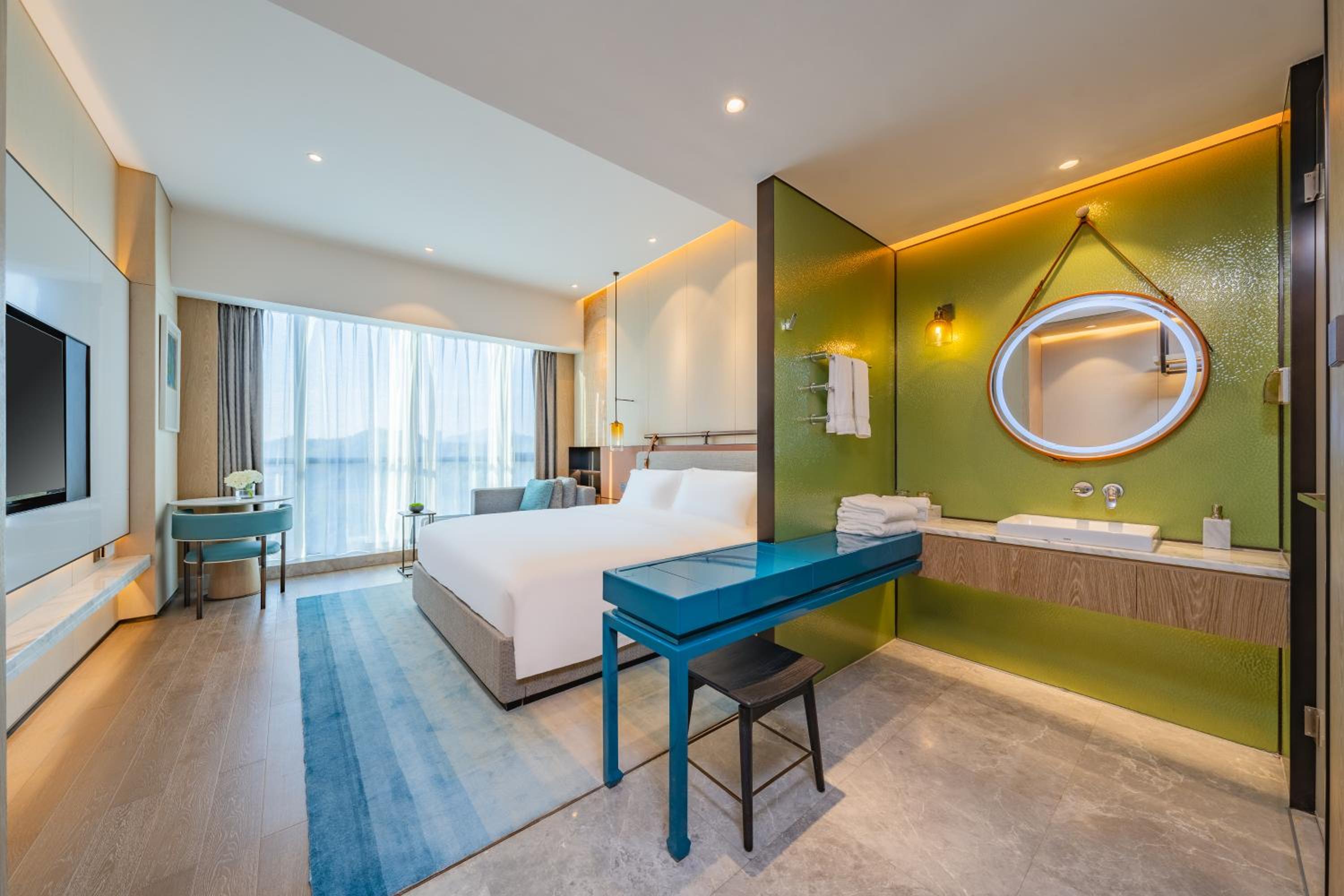 Premium King Room - Photo 3