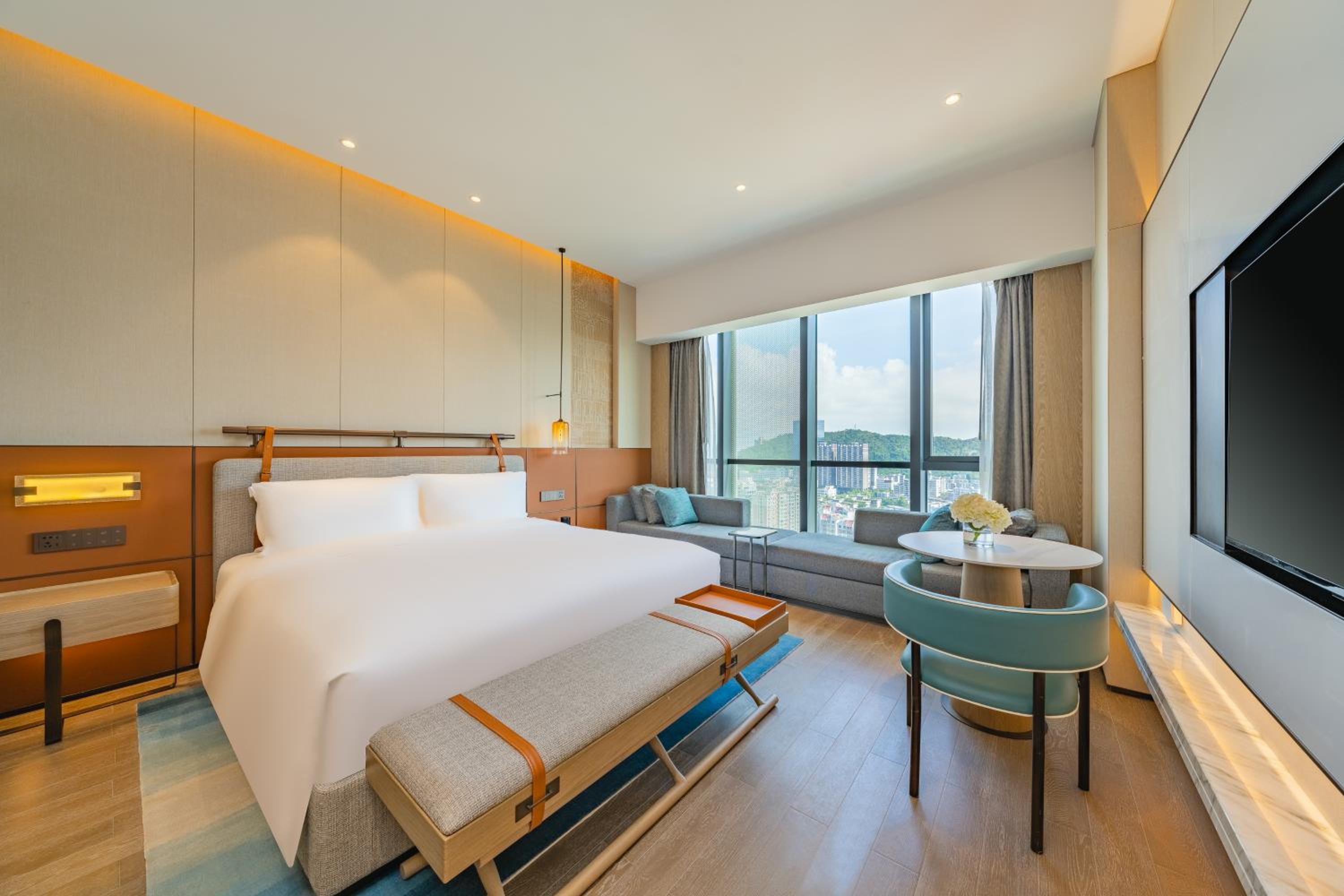 Premium King Room - Photo 6