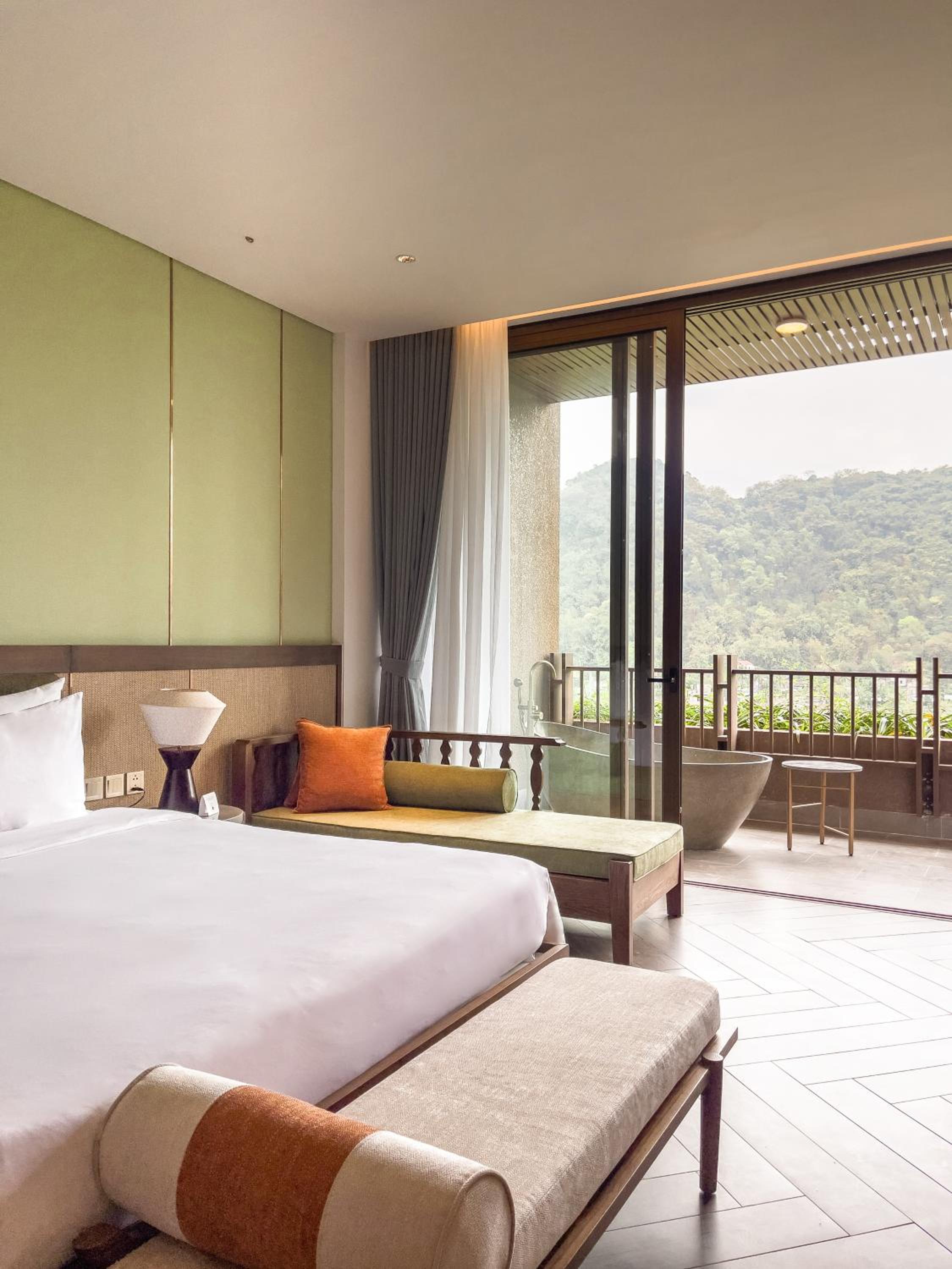 Suite with Pool View - Photo 7