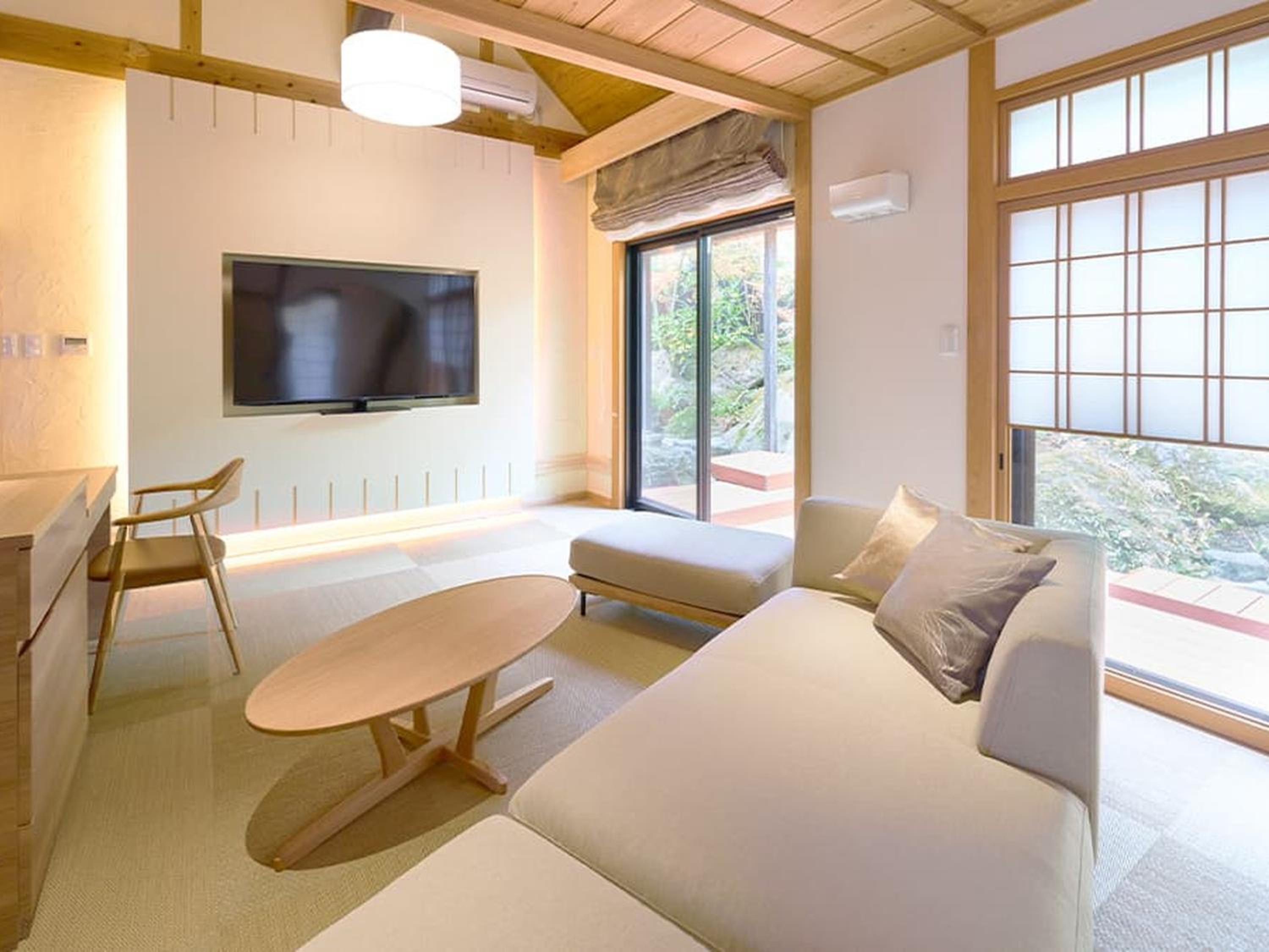 Luxury Hollywood Twin Room with Open-Air Bath photo 3