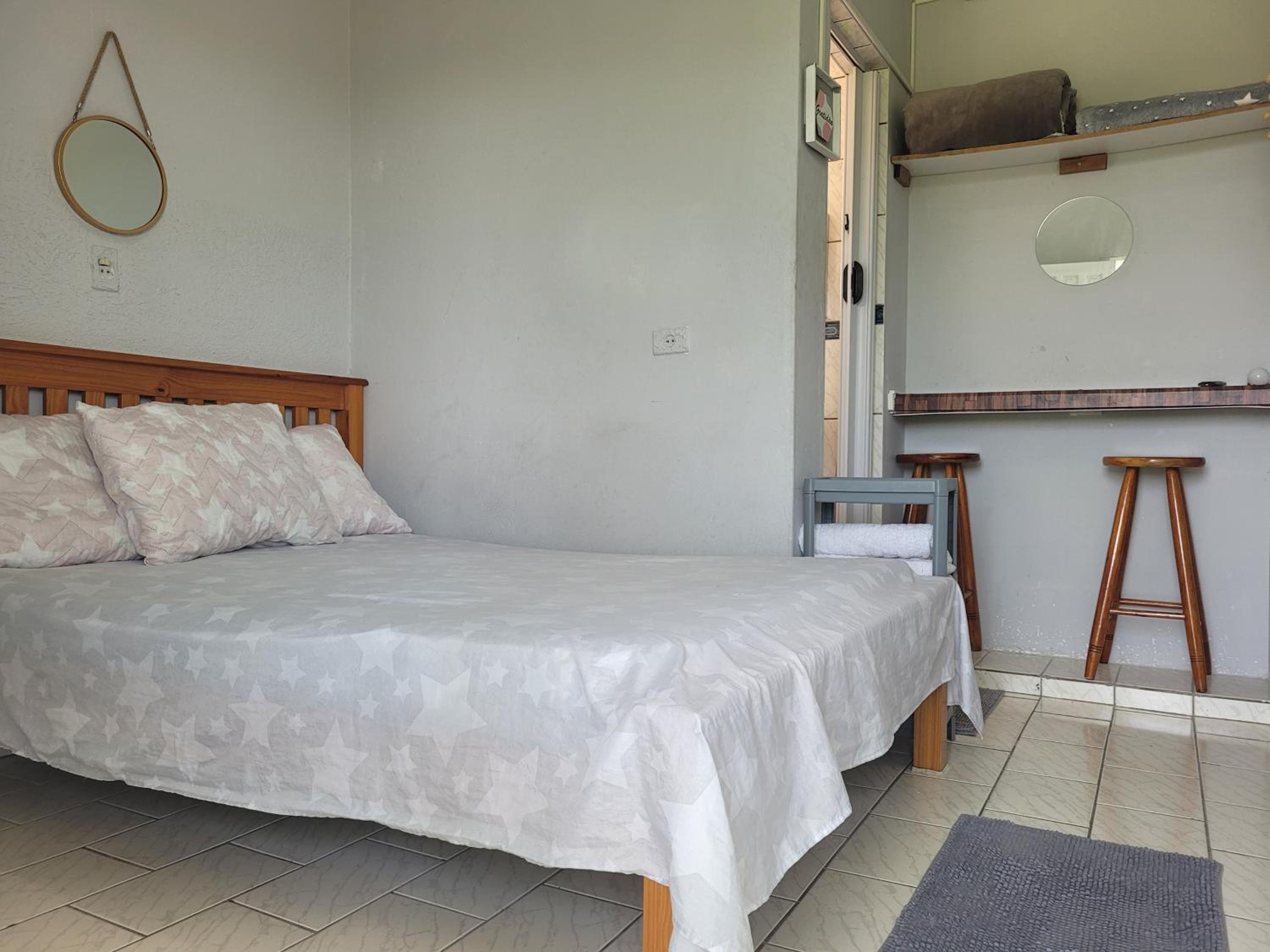 Queen Room with Pool View photo 2