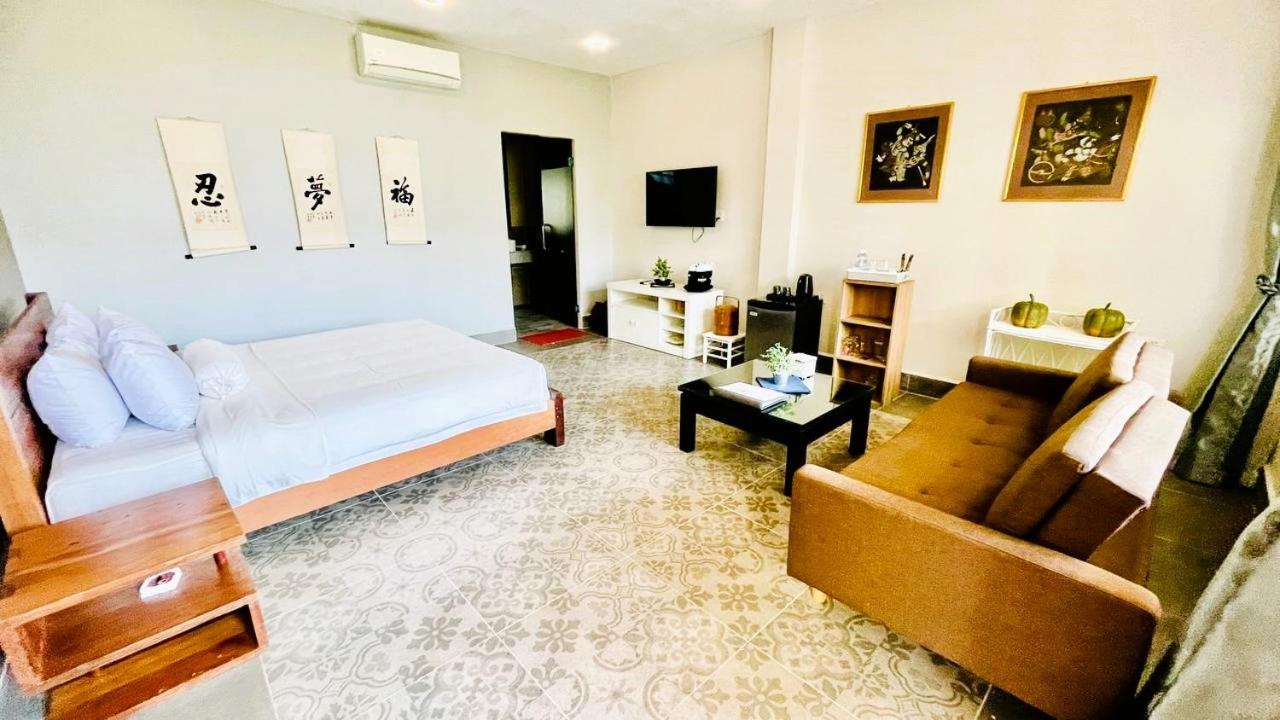 Deluxe King Room photo 2