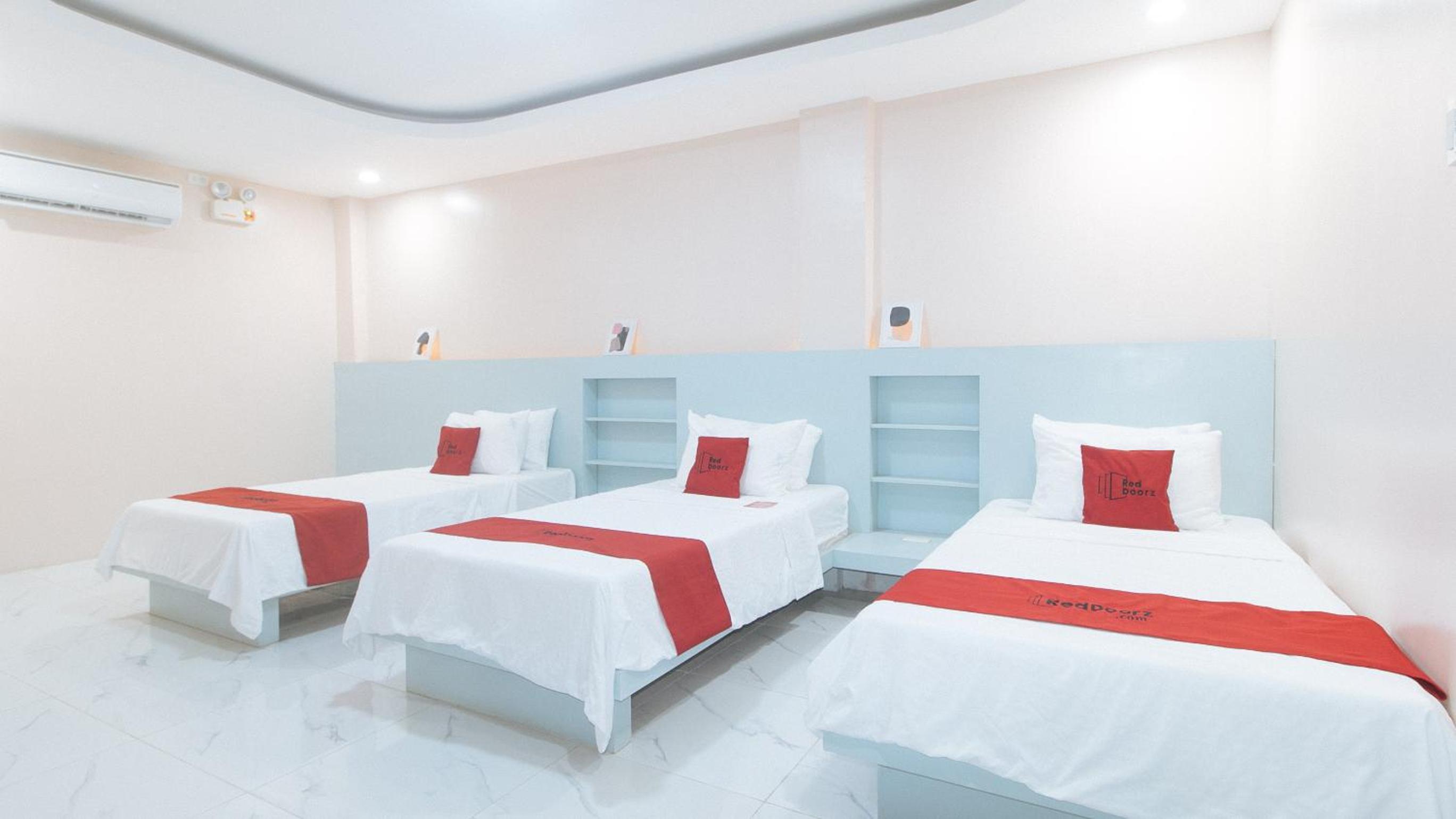 Deluxe Room - Photo 9