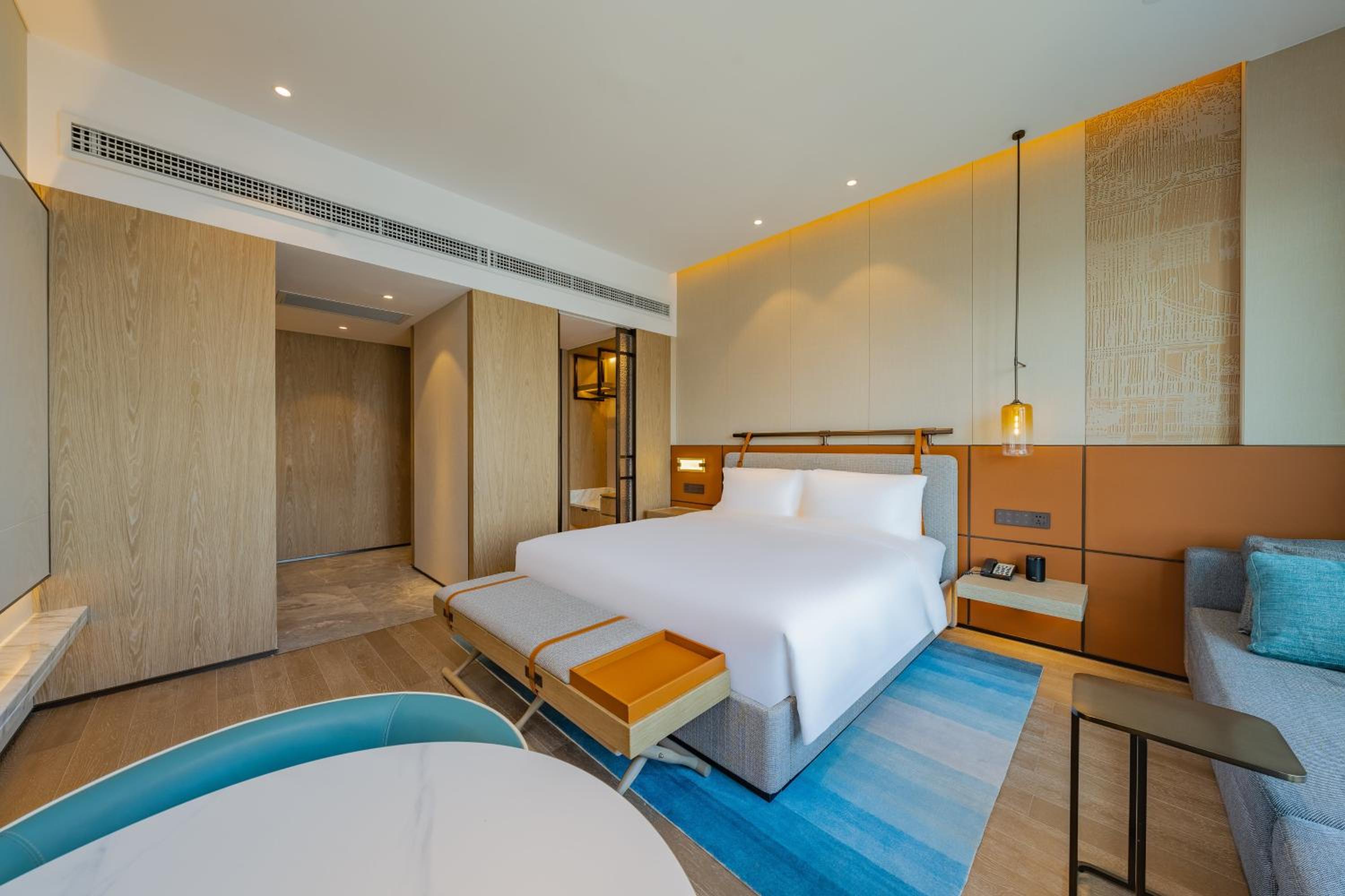 Premium King Room - Photo 4