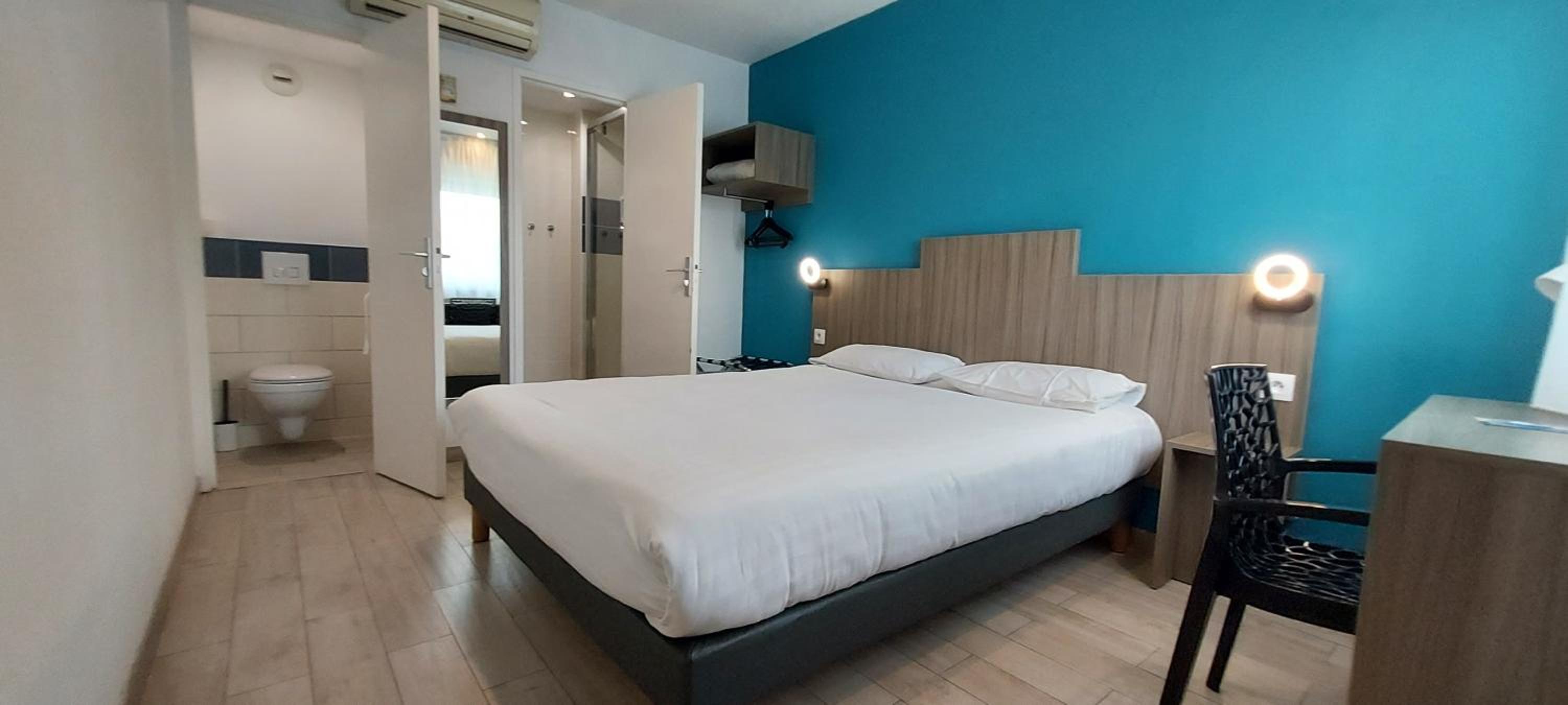 Double Room - Photo 5