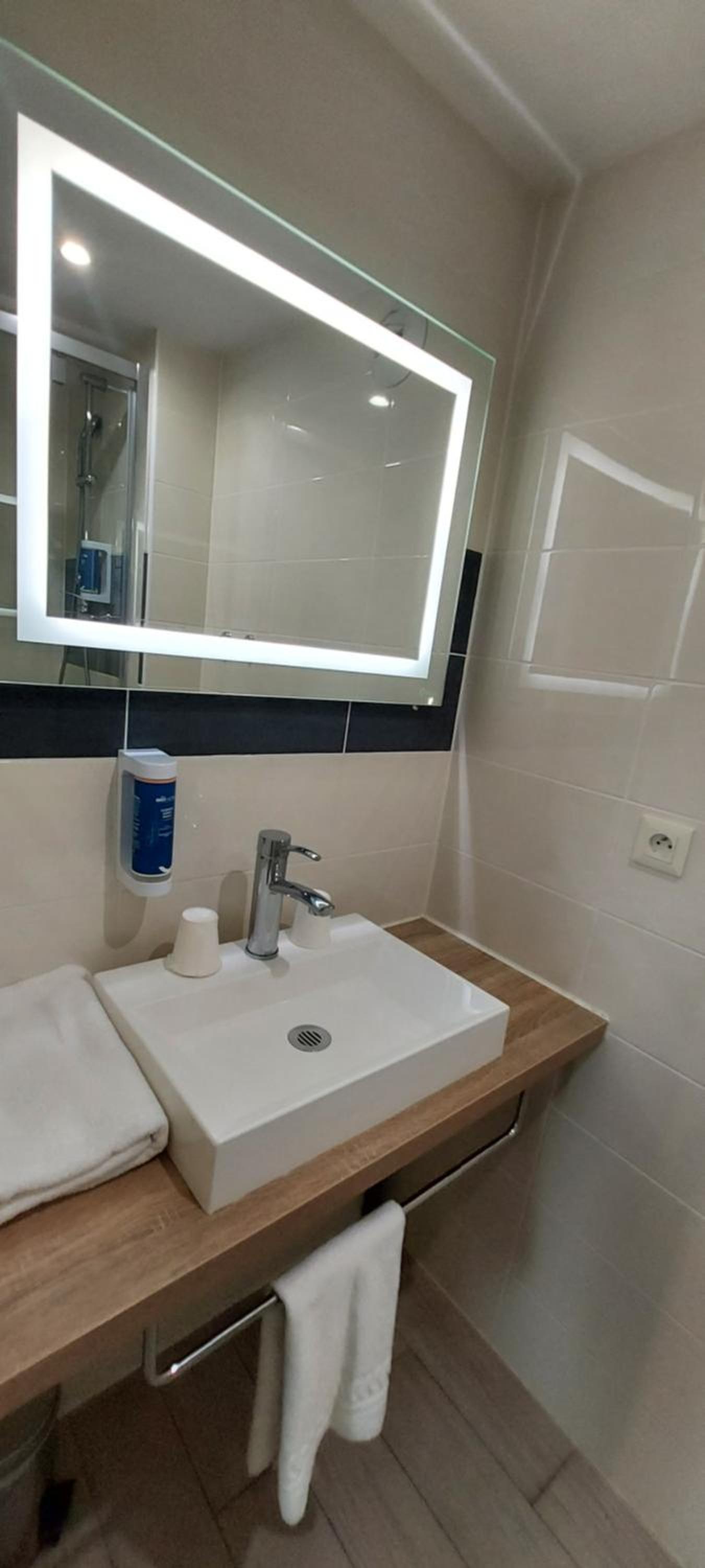 Double Room - Photo 4