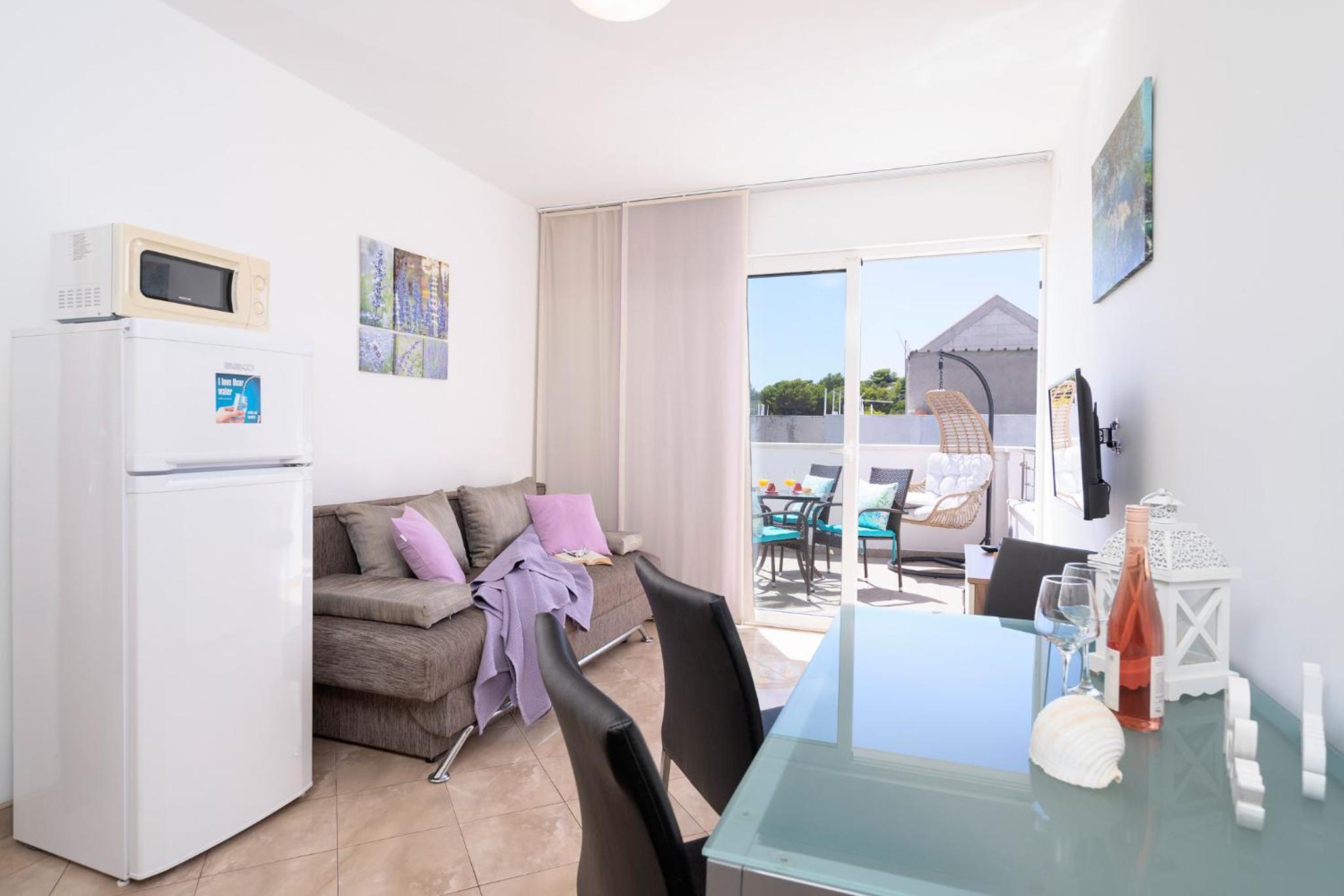 One-Bedroom Apartment with Terrace photo 3