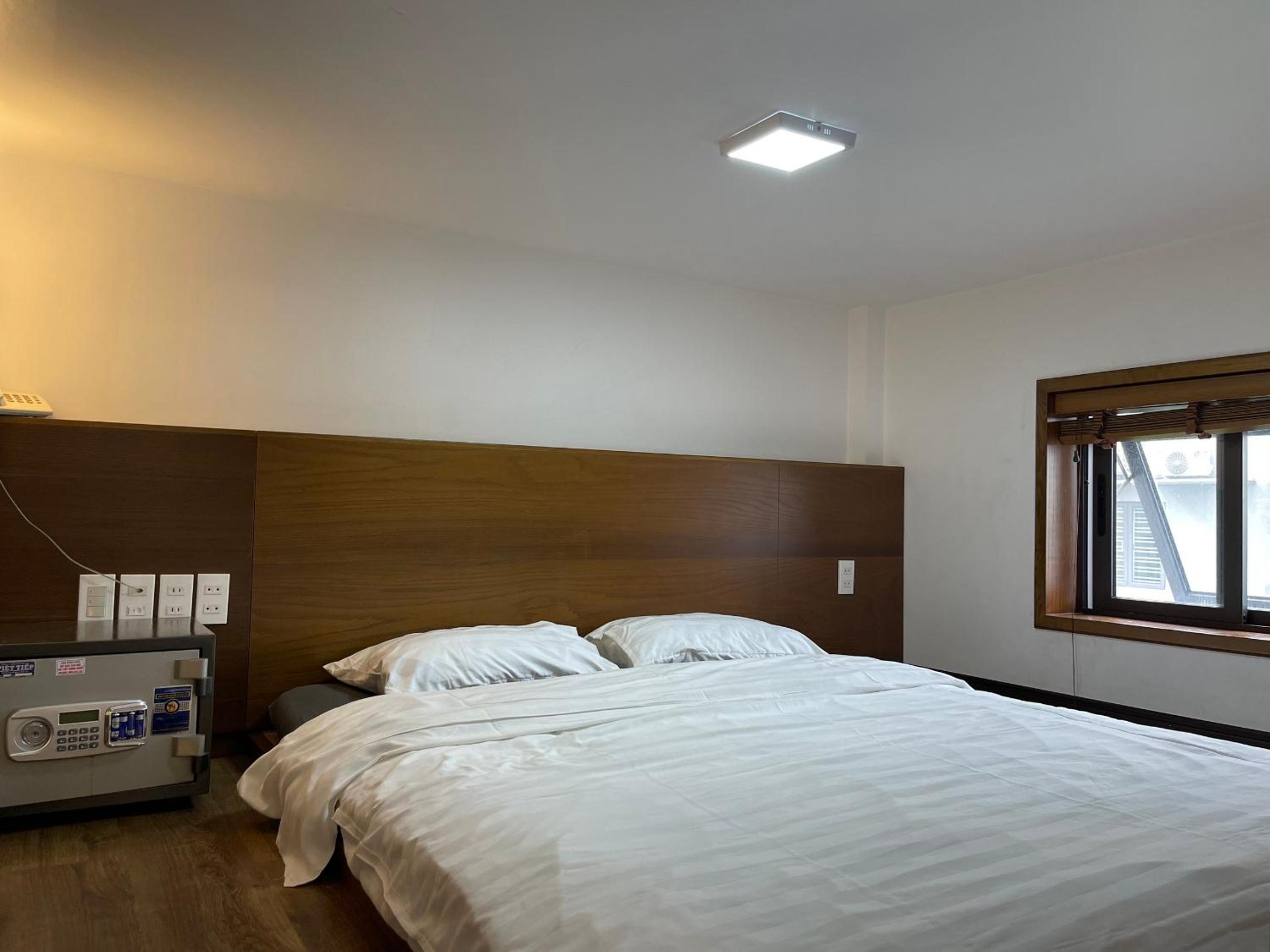 One-Bedroom Apartment With Balcony