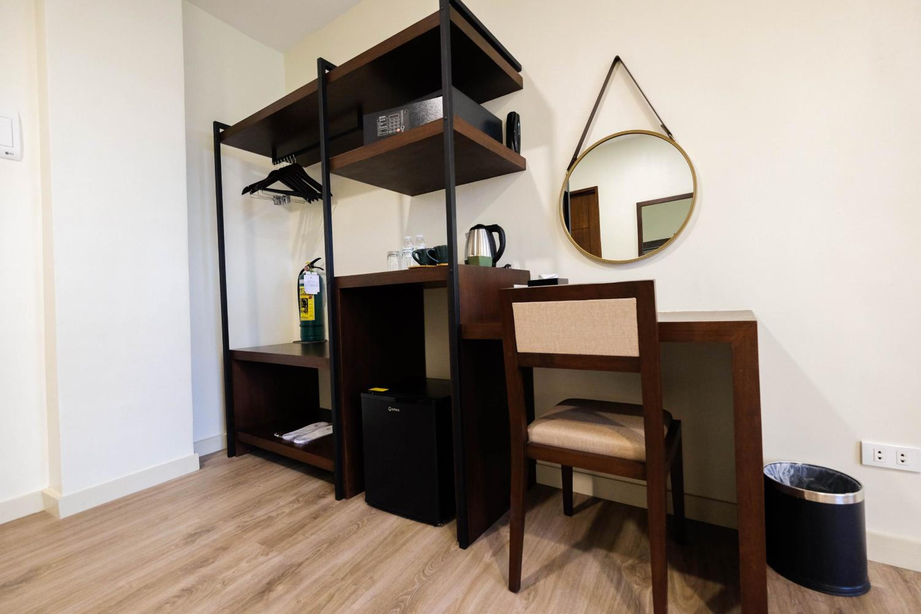 Deluxe Queen Room - Photo 4
