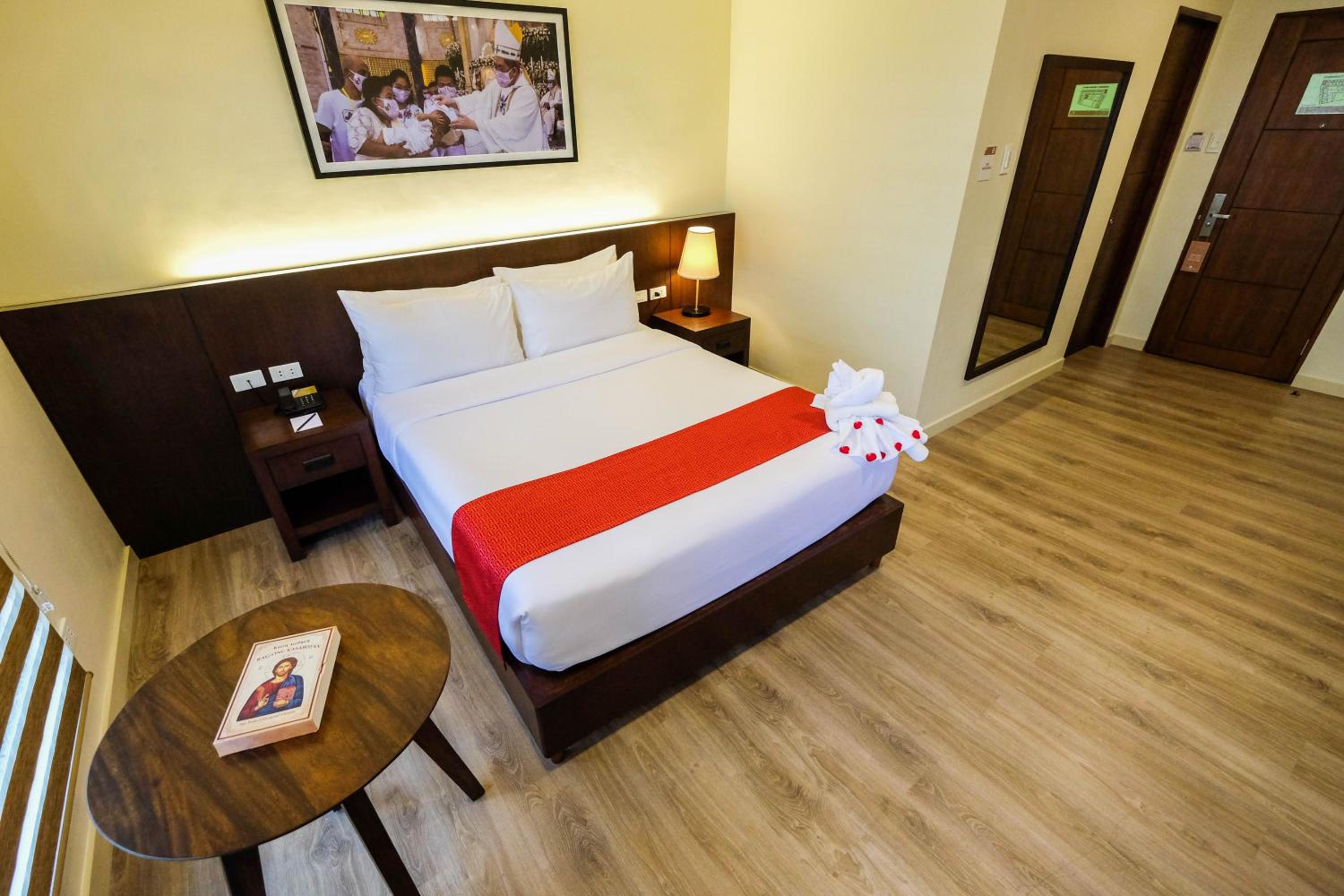 Deluxe Queen Suite - Photo 1