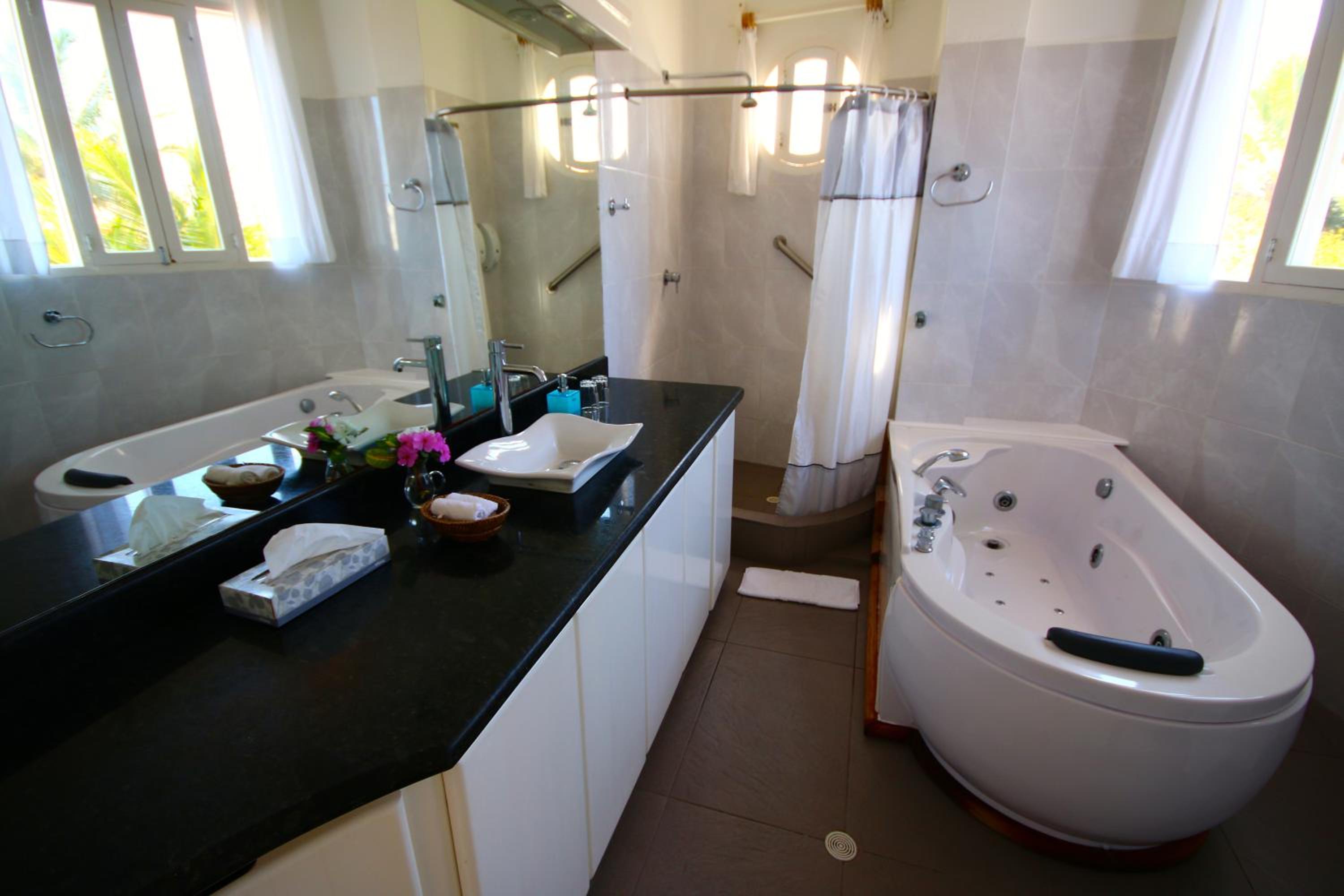 Suite - Photo 5