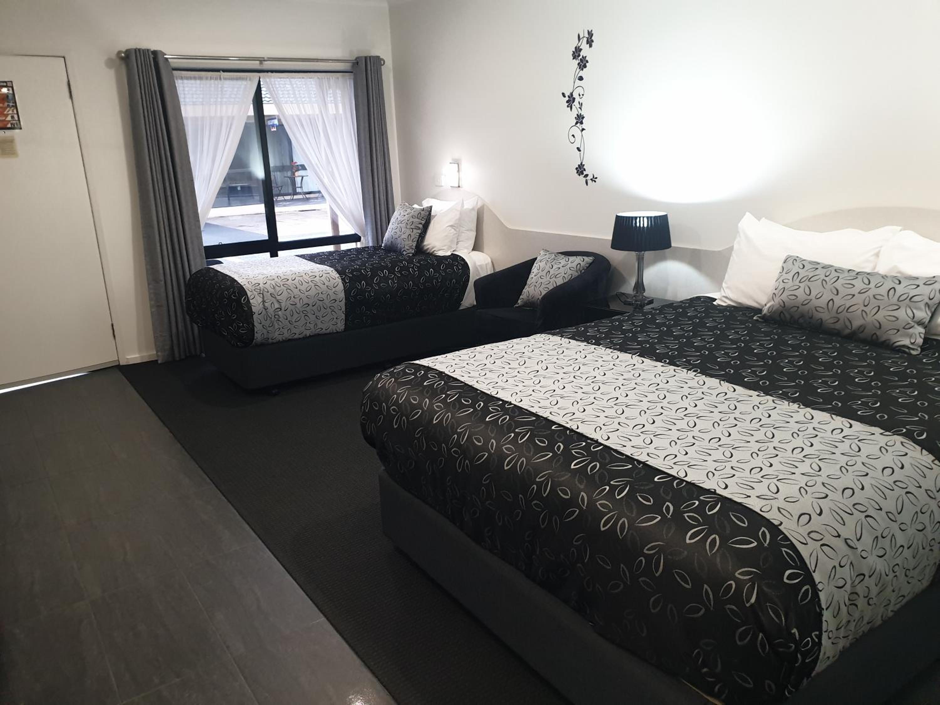 Deluxe Room - Photo 2
