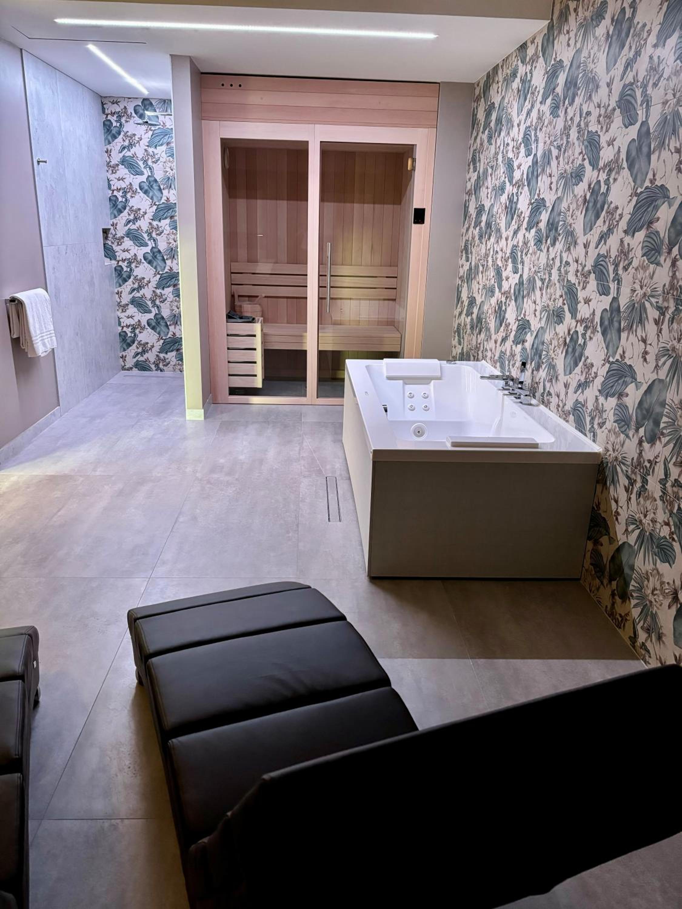 Suite with Spa Bath and Sauna - Photo 20