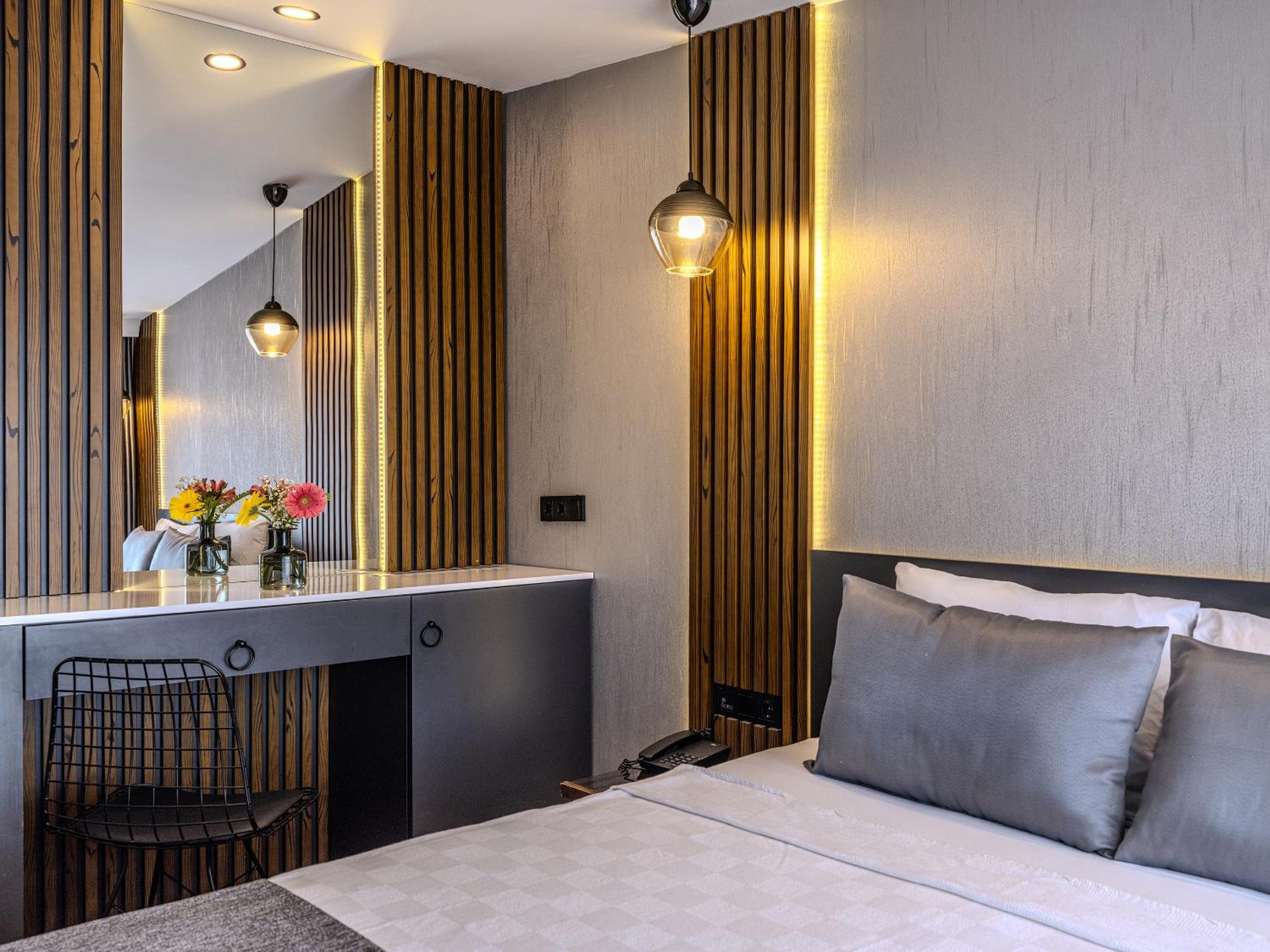 Double or Twin Room with Partial Sea View - Photo 5