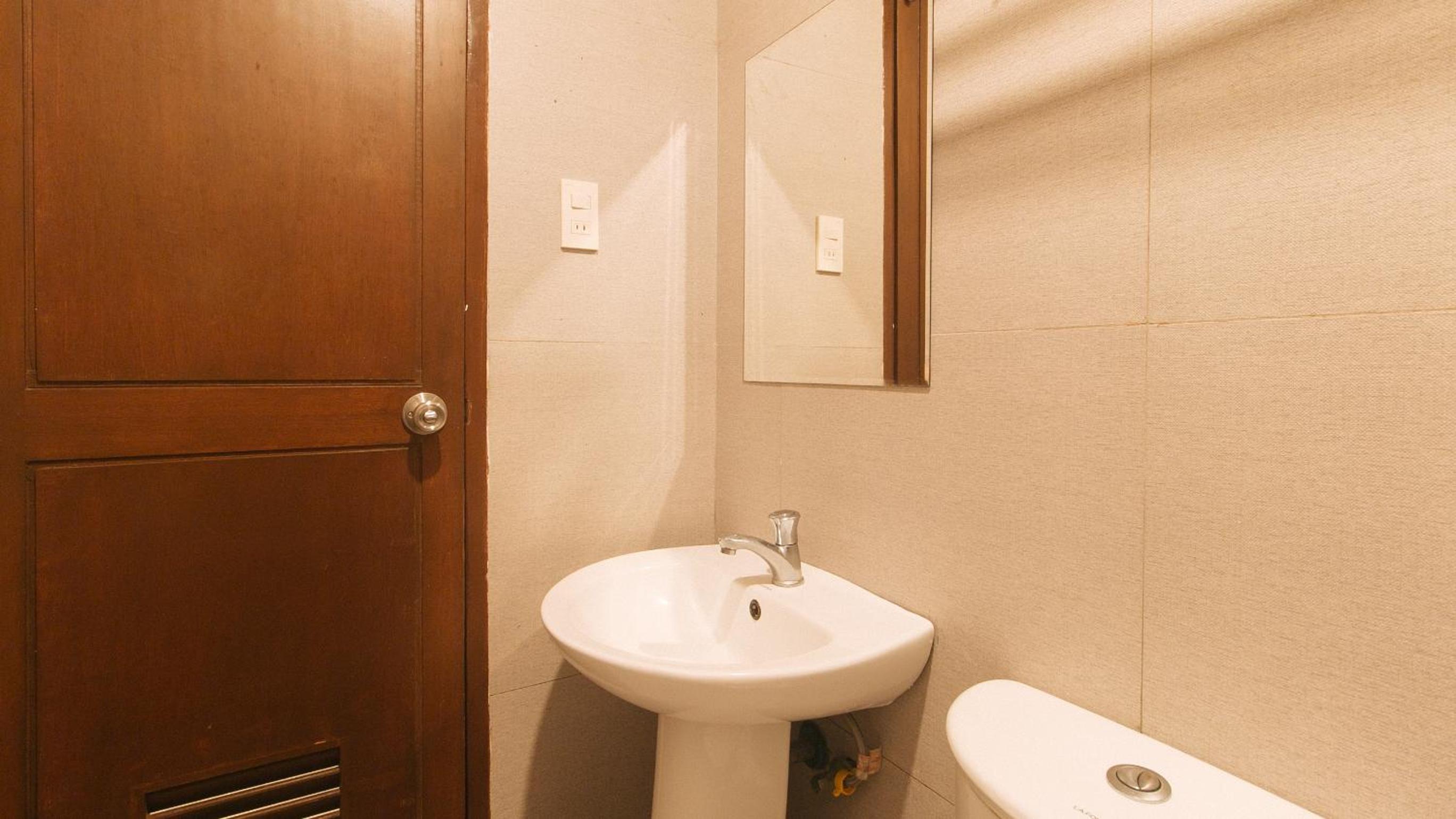 Standard Double Room - Photo 8