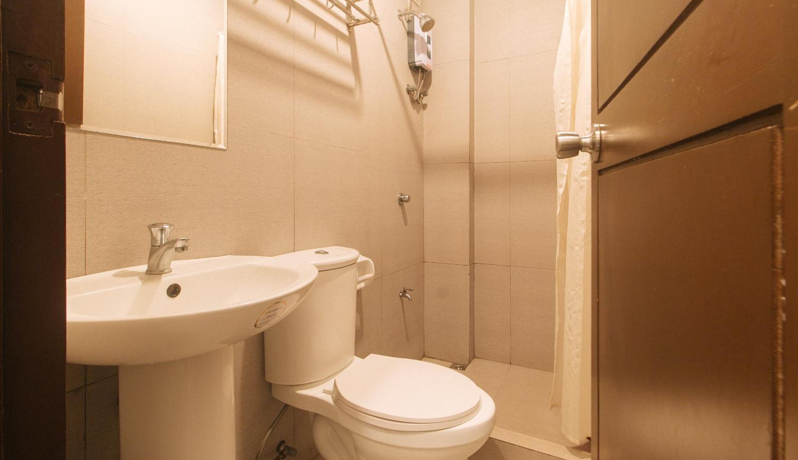 Standard Double Room - Photo 5