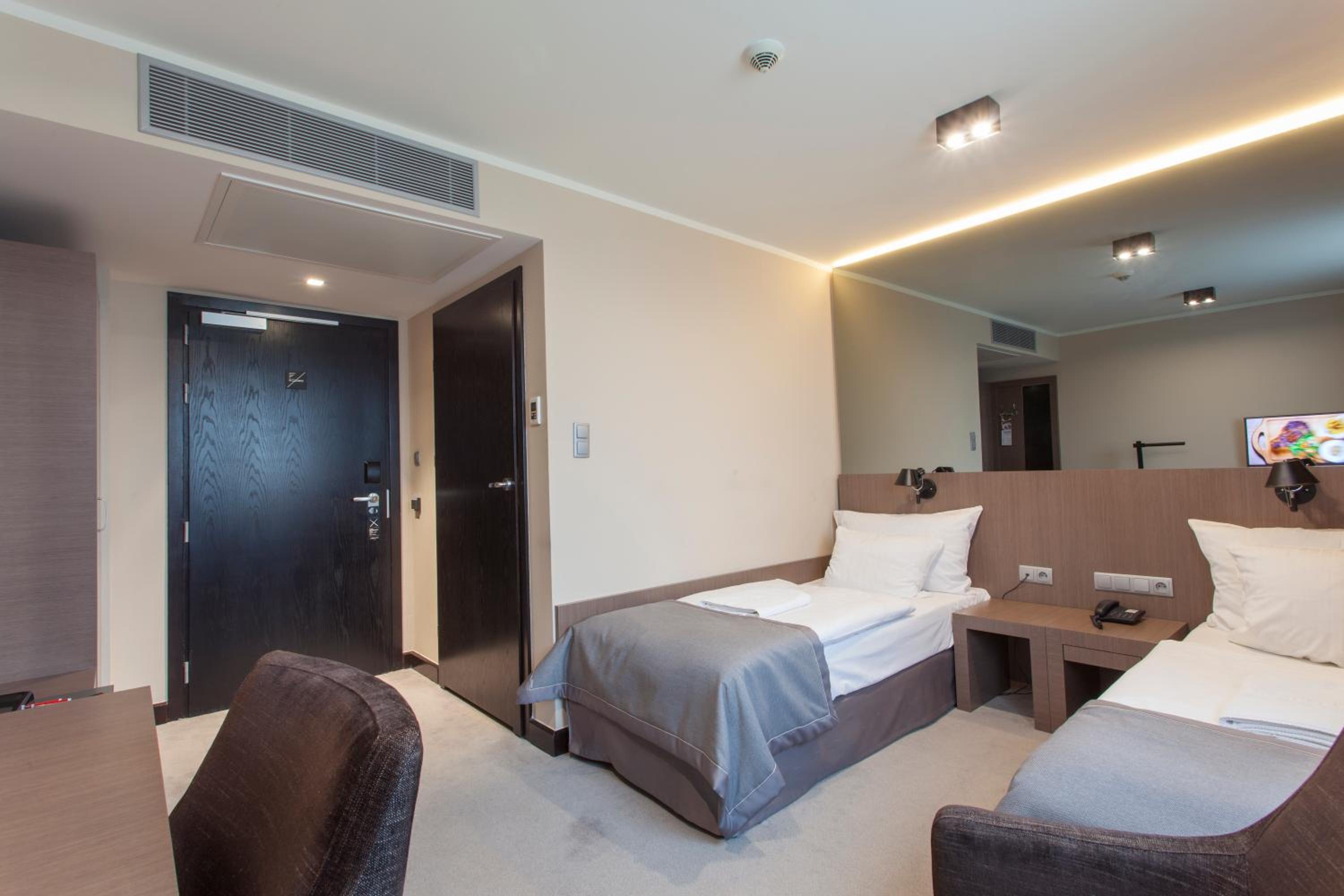 Classic Twin Room - Photo 3