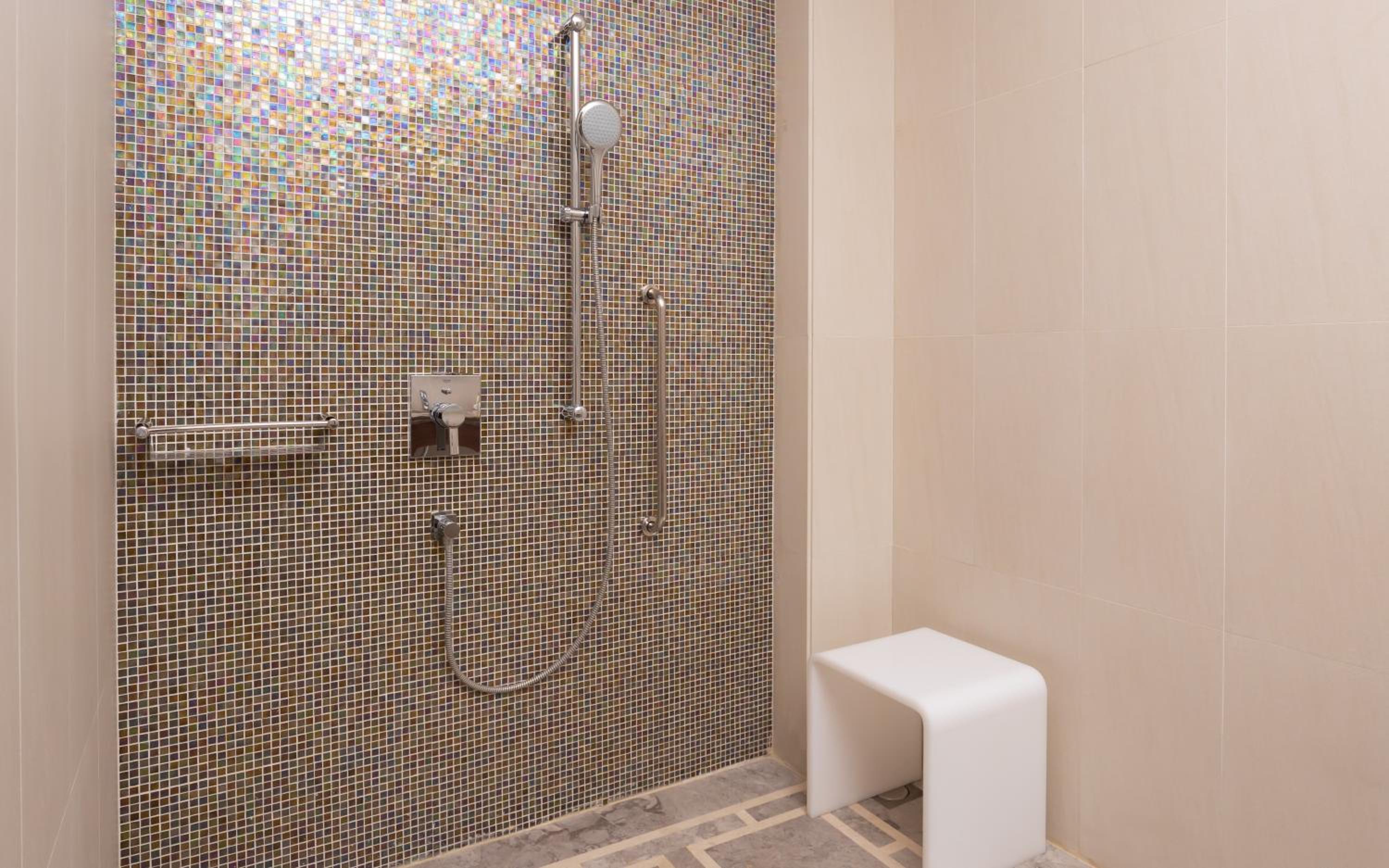 King Room - Mobility Accessible photo 3