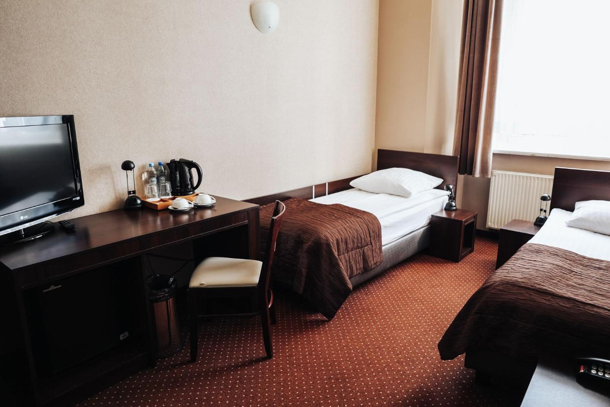 Standard Twin Room - Photo 3