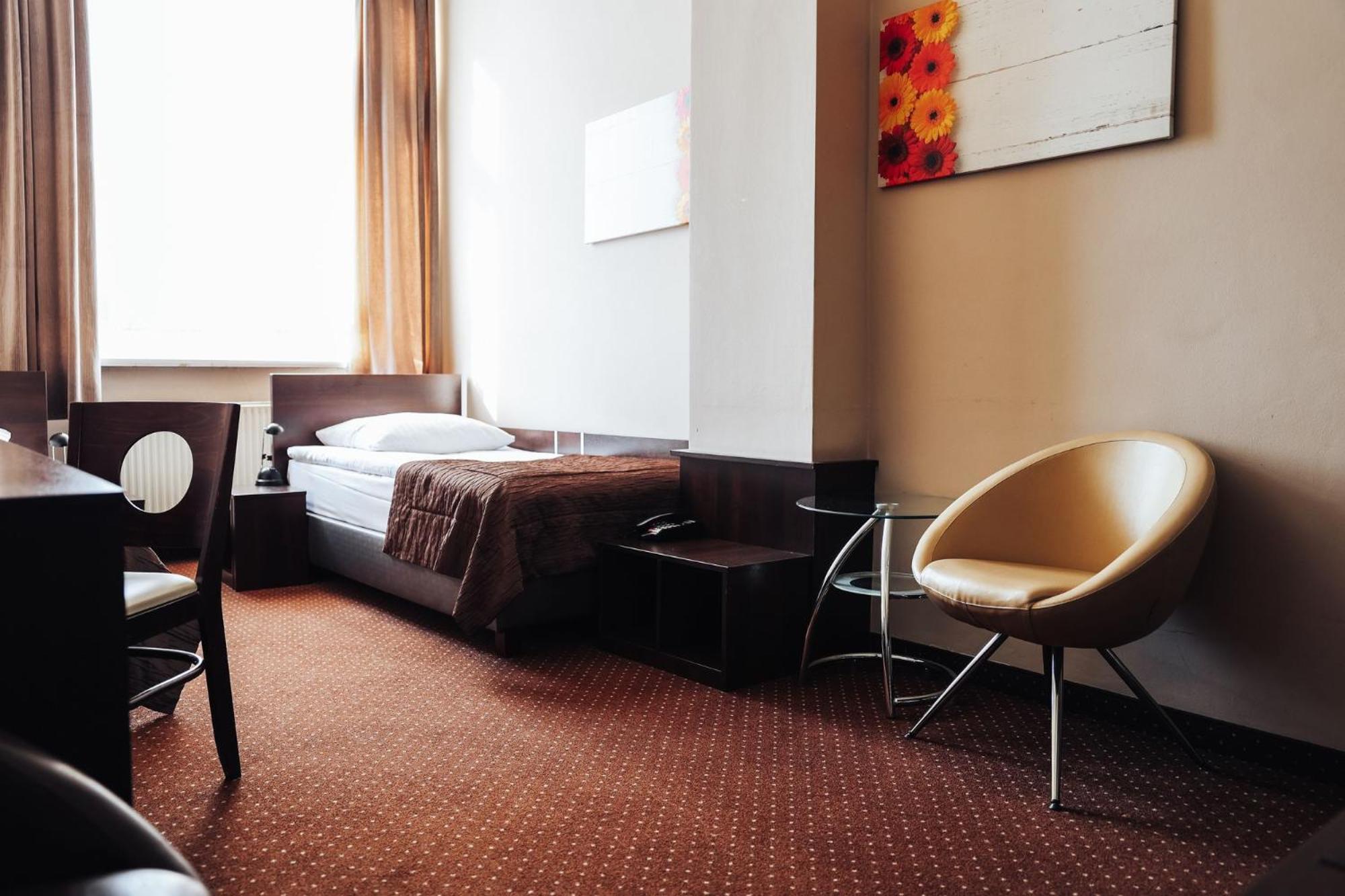 Standard Twin Room - Photo 1